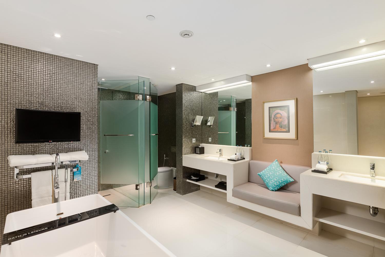 Junior Leisure King Suite