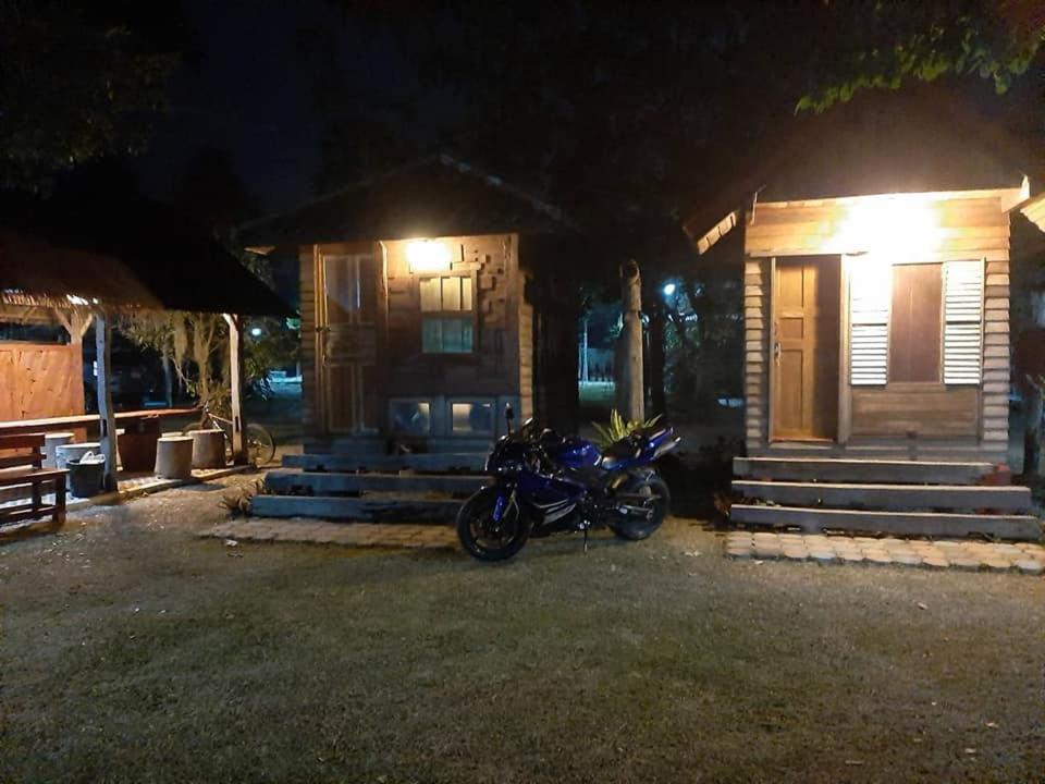 Bungalow with Share Bathroom ( Fan) - Photo 8
