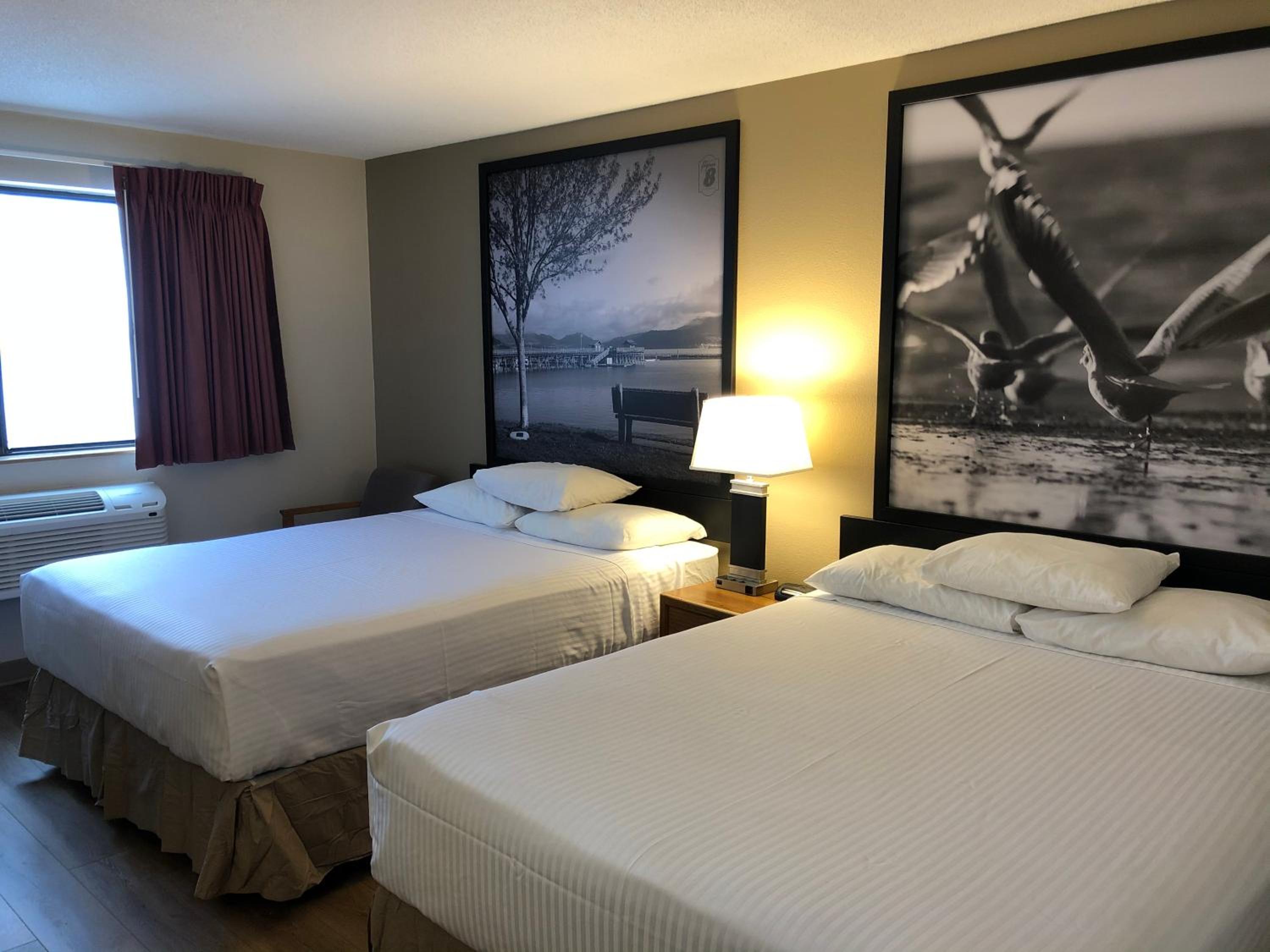 Queen Room with Two Queen Beds - Pet Friendly/Non-Smoking - Photo 2