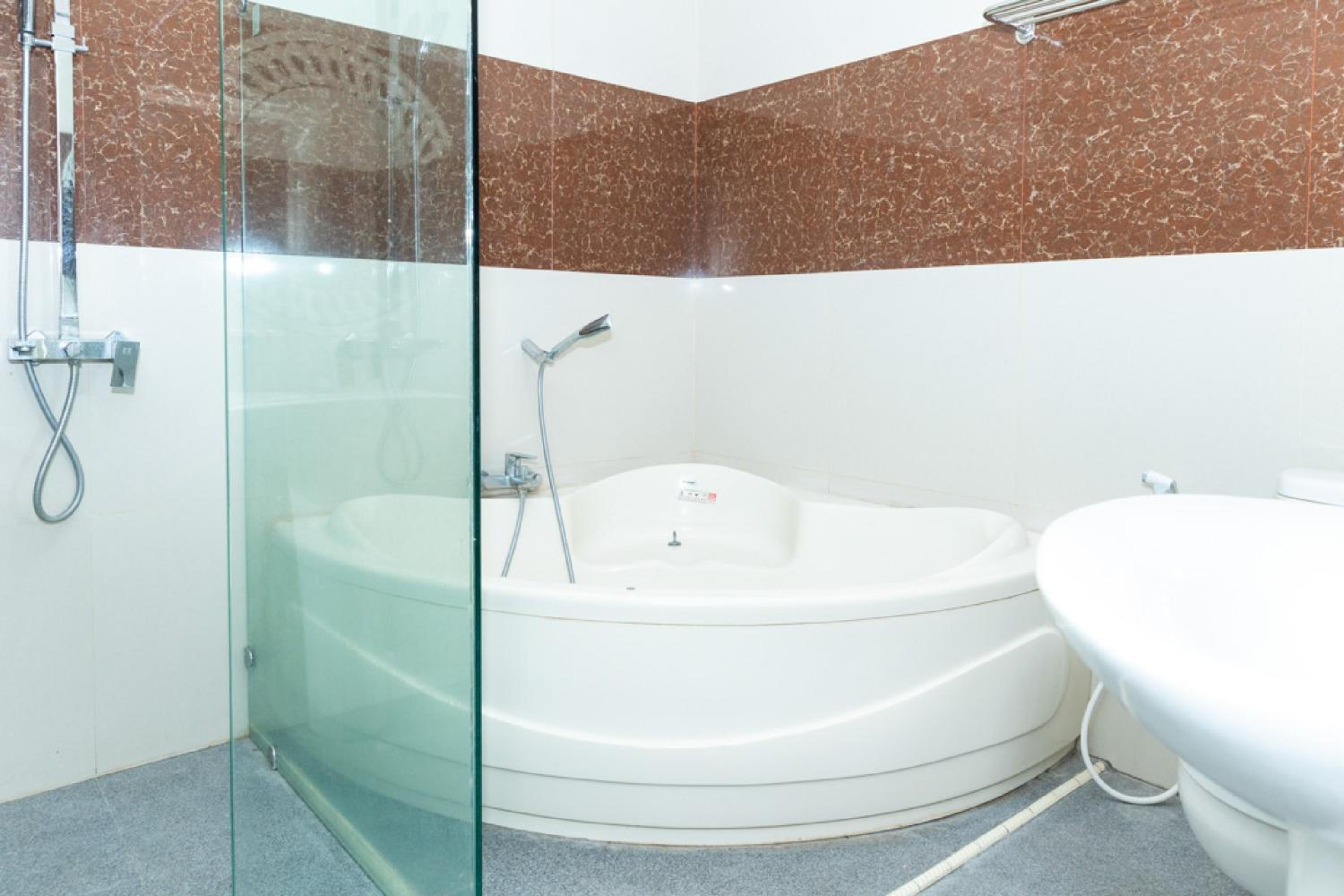 Suite - Photo 3