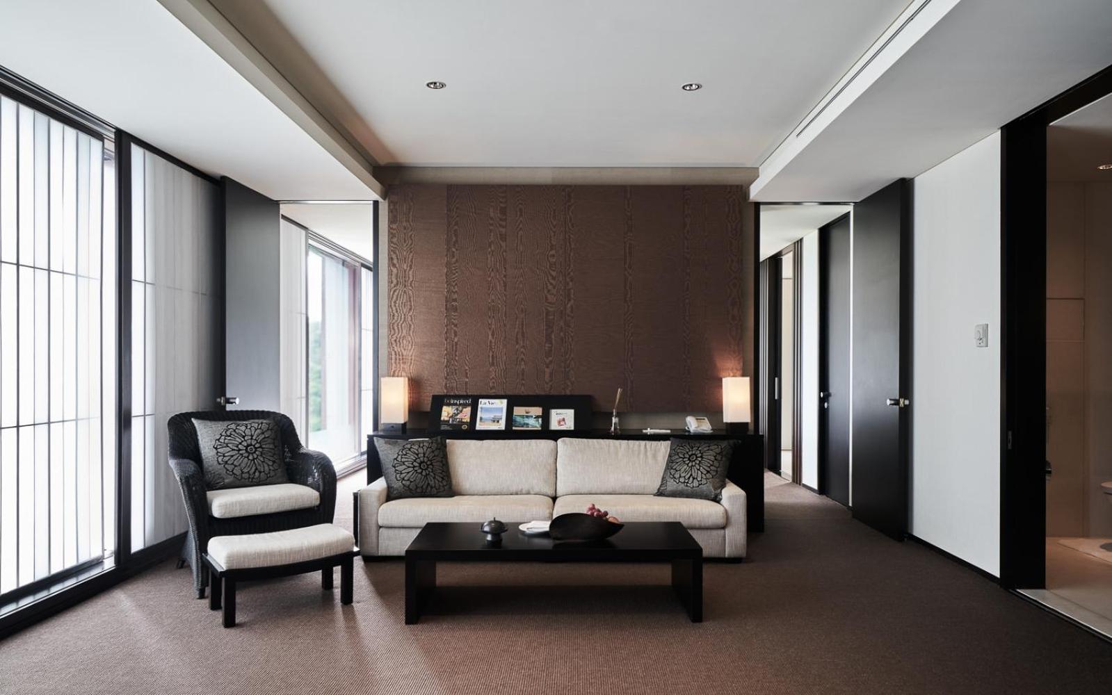 Deluxe Suite with Spa Bath photo 2