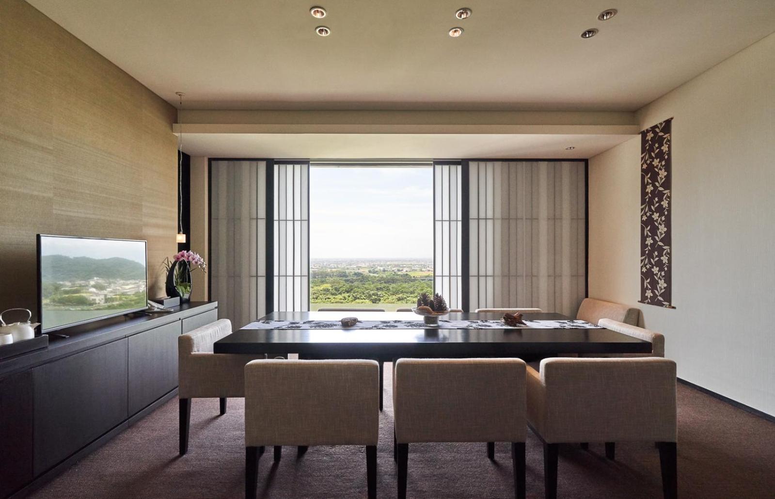 Deluxe Suite with Spa Bath photo 3