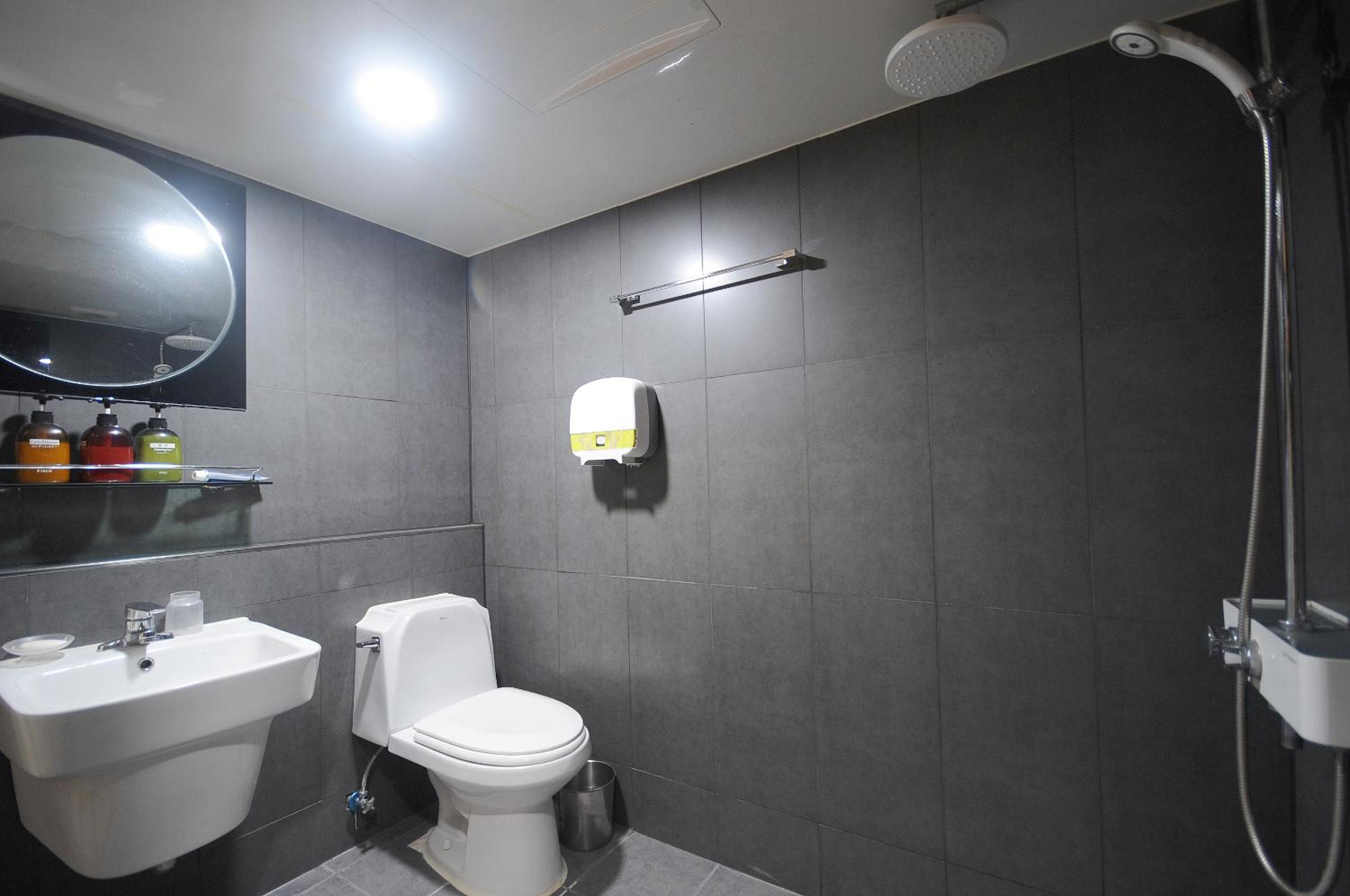 Standard Double Room - Photo 7
