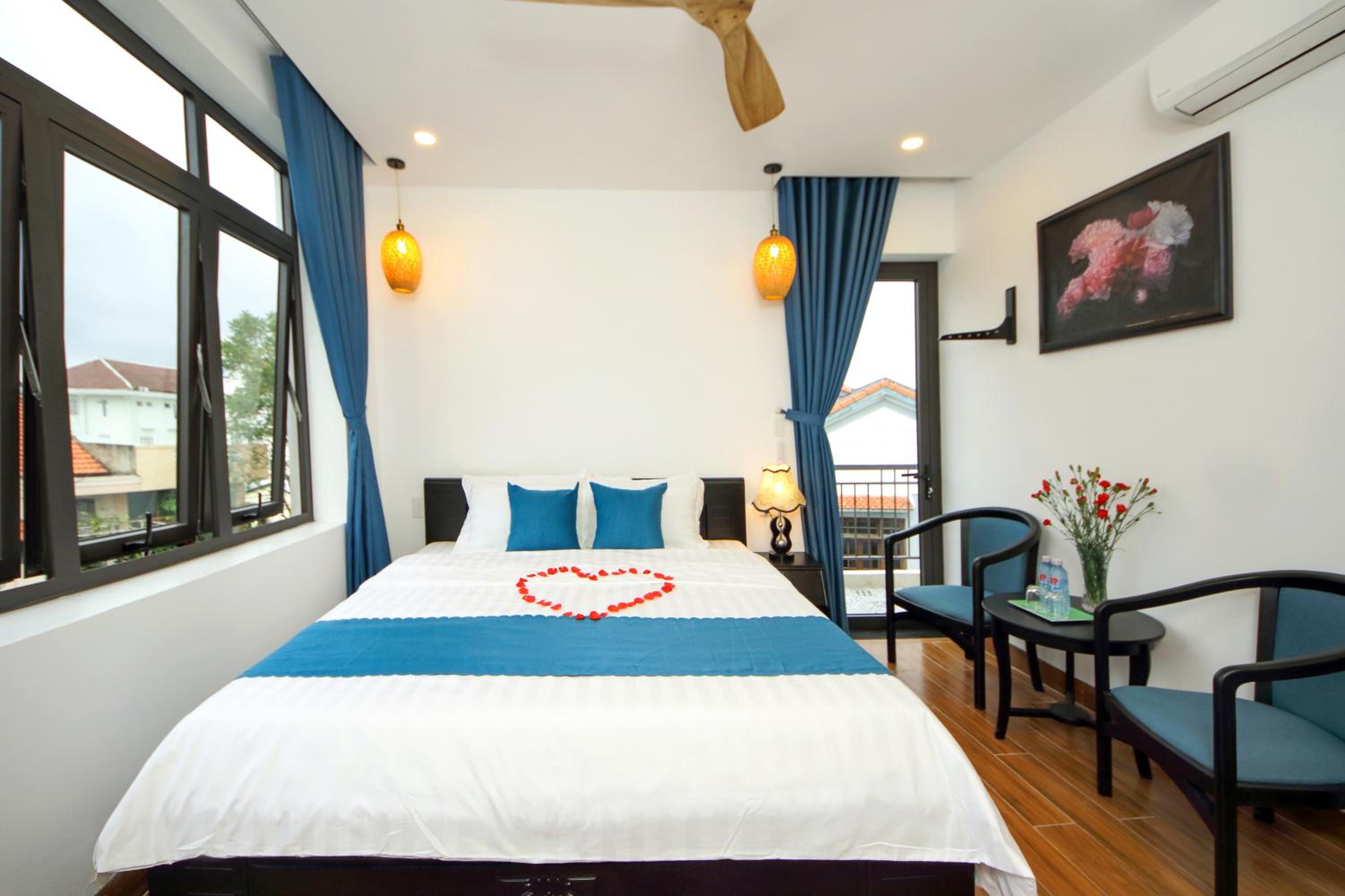 Standard King Room photo 3