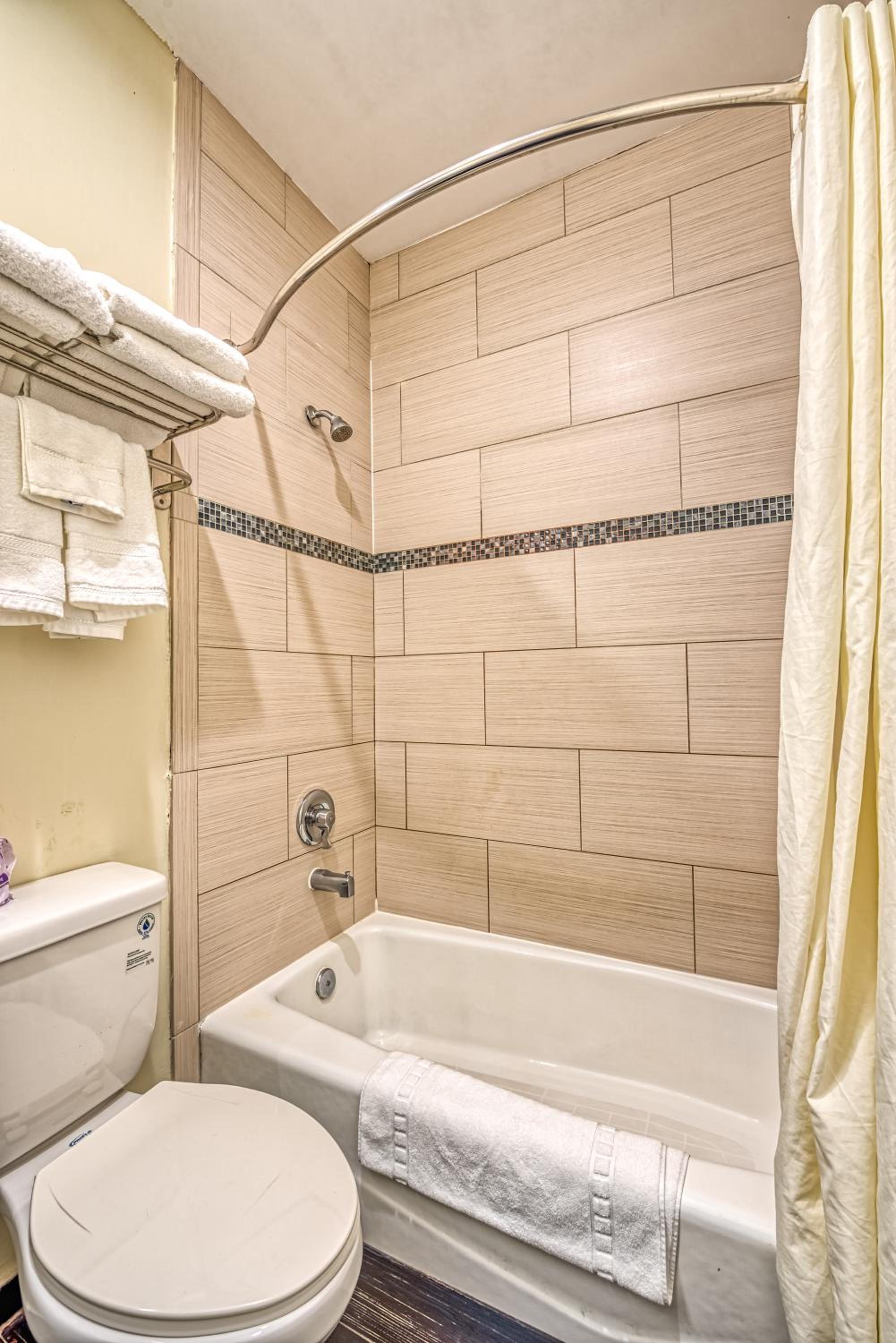Deluxe King Room photo 2