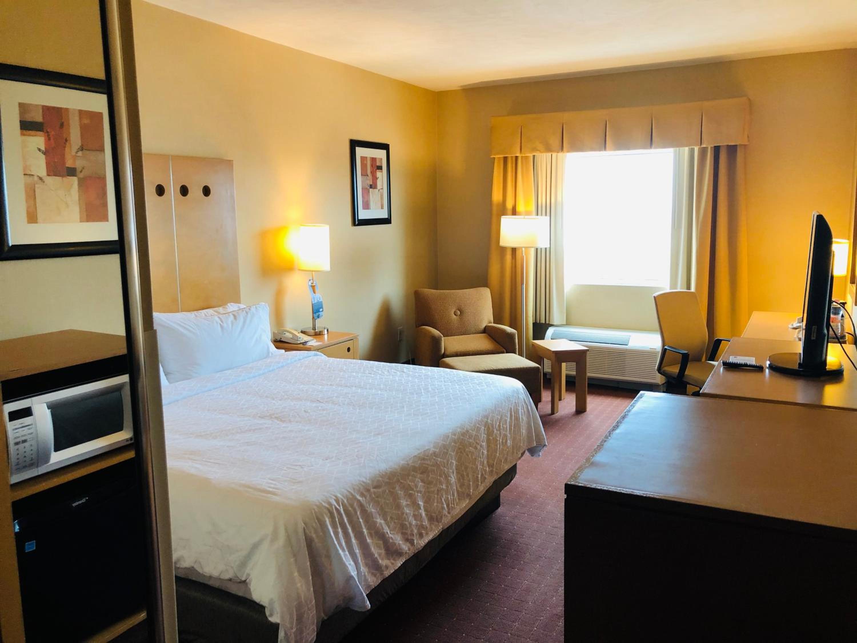 Deluxe King Room - Non-Smoking - Photo 3