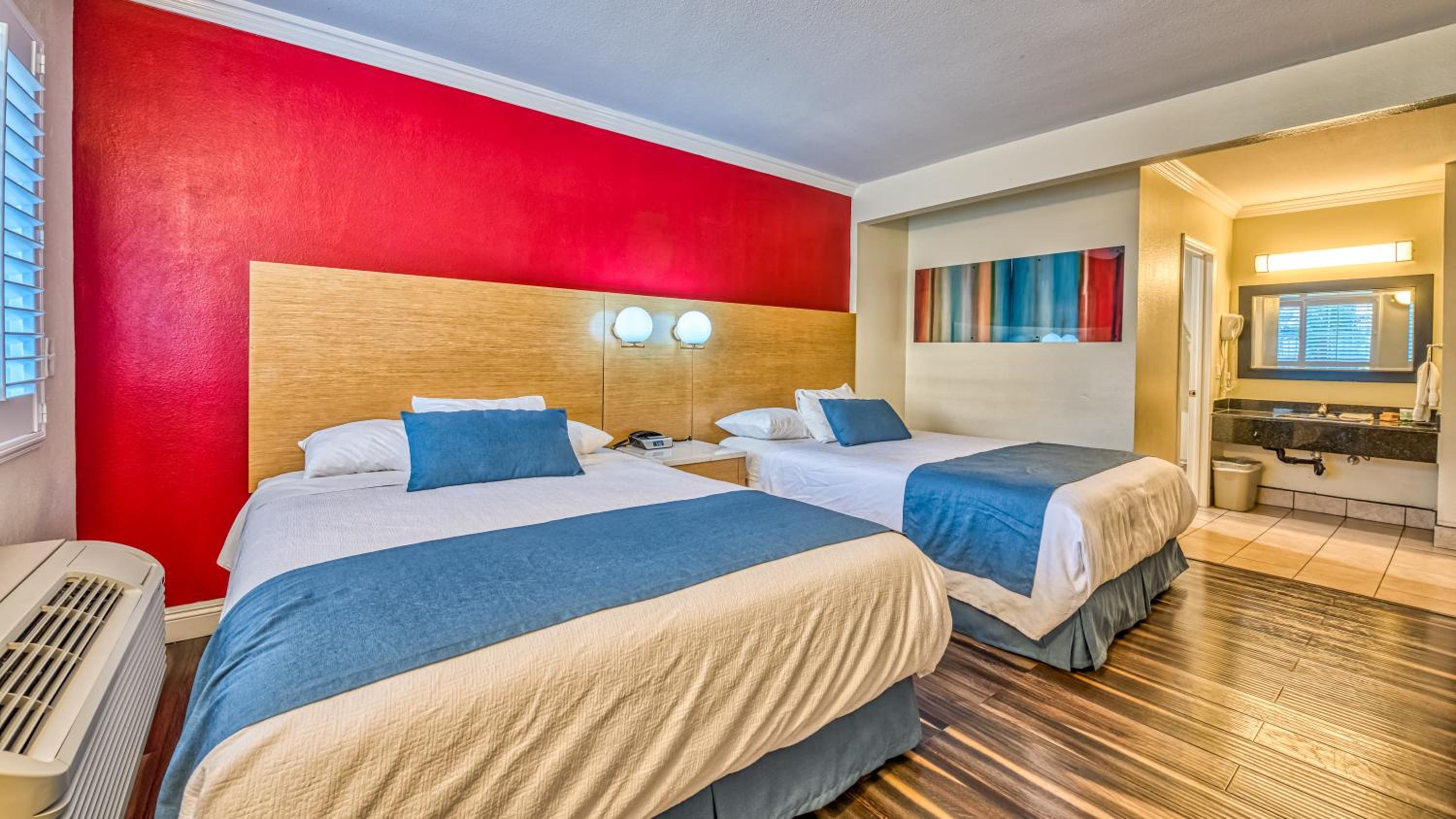 Superior Queen Room with Two Queen Beds photo 1