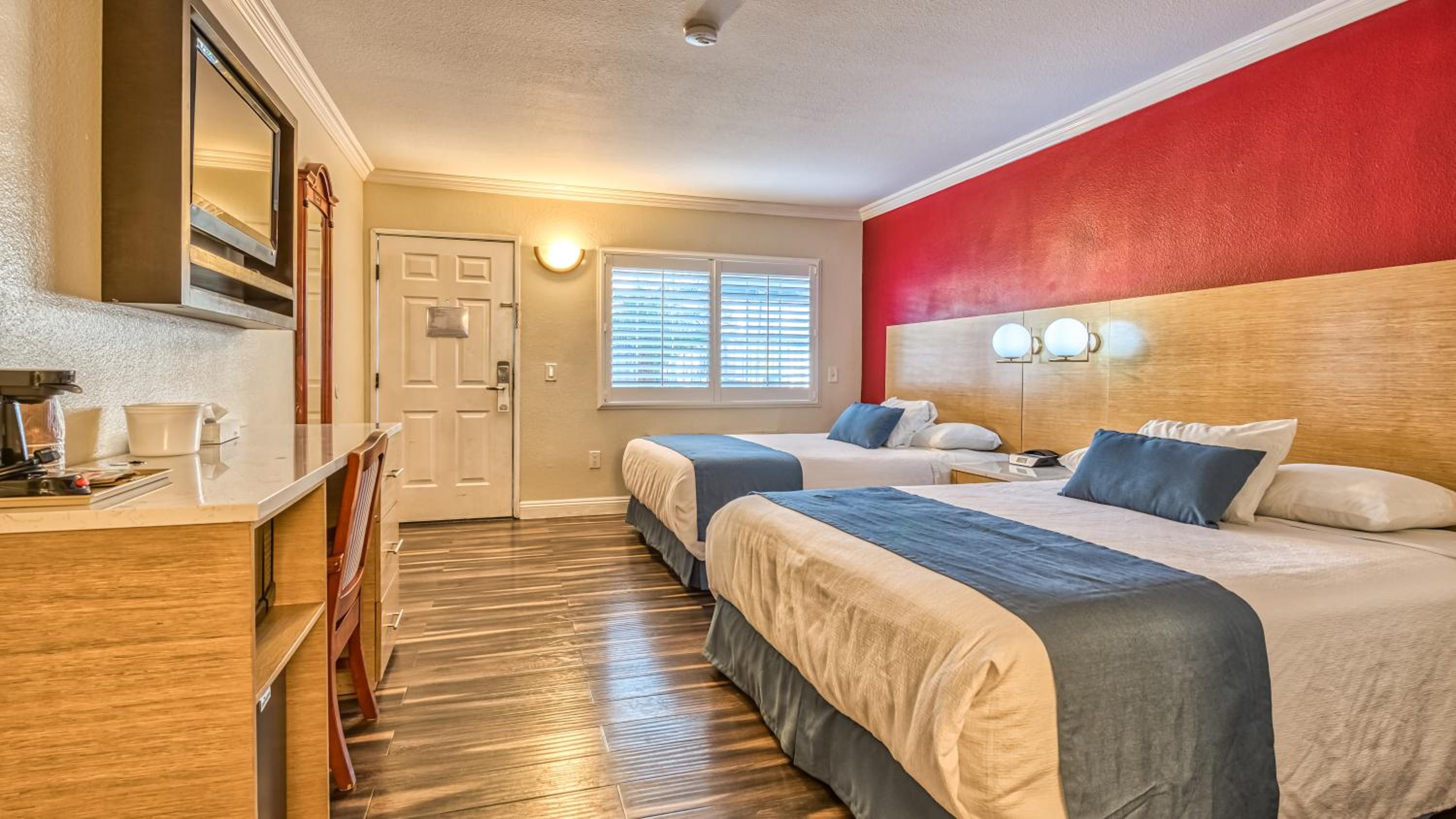 Superior Queen Room with Two Queen Beds photo 2
