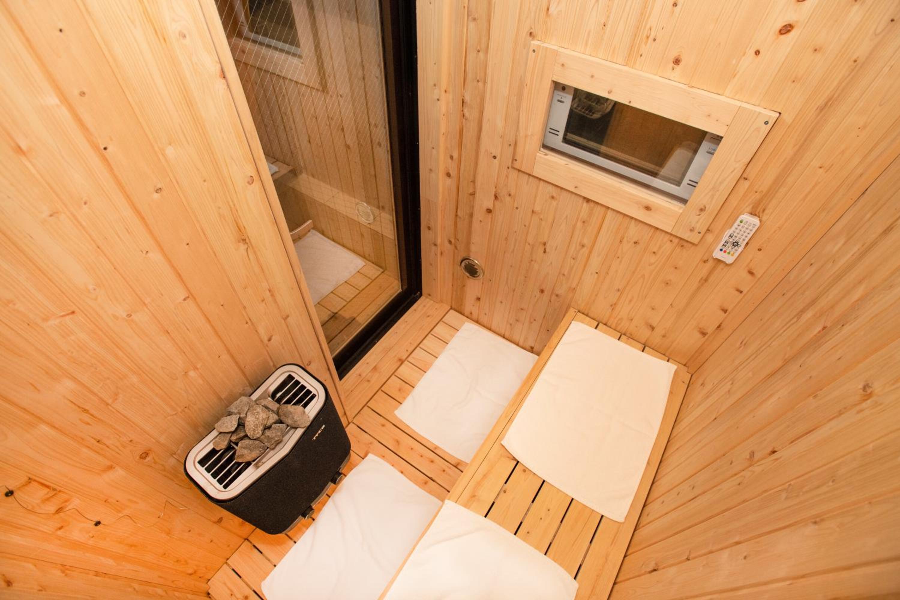 Deluxe Double Room - Smoking - Photo 5