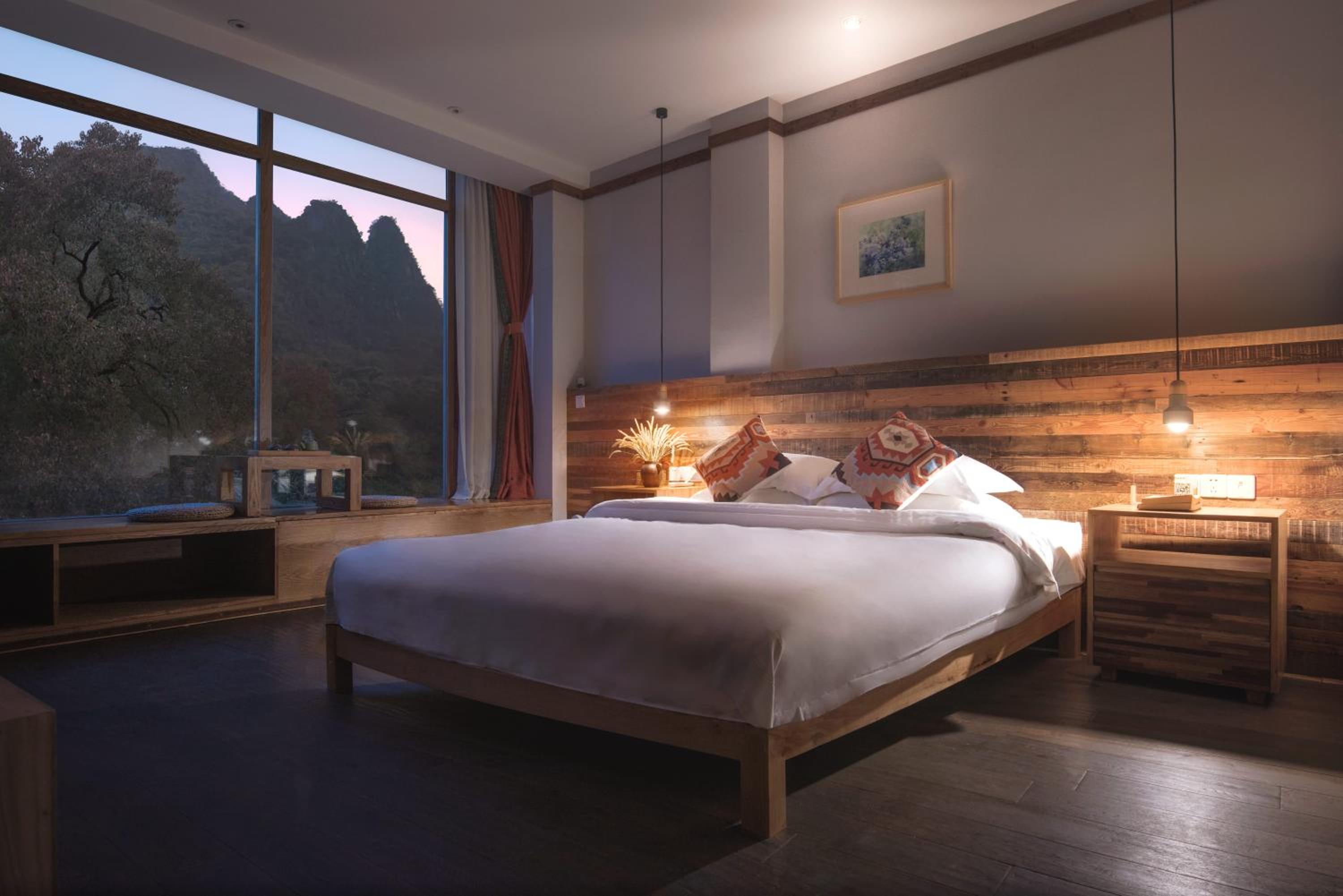 Deluxe King Room with River View & with Bathtub