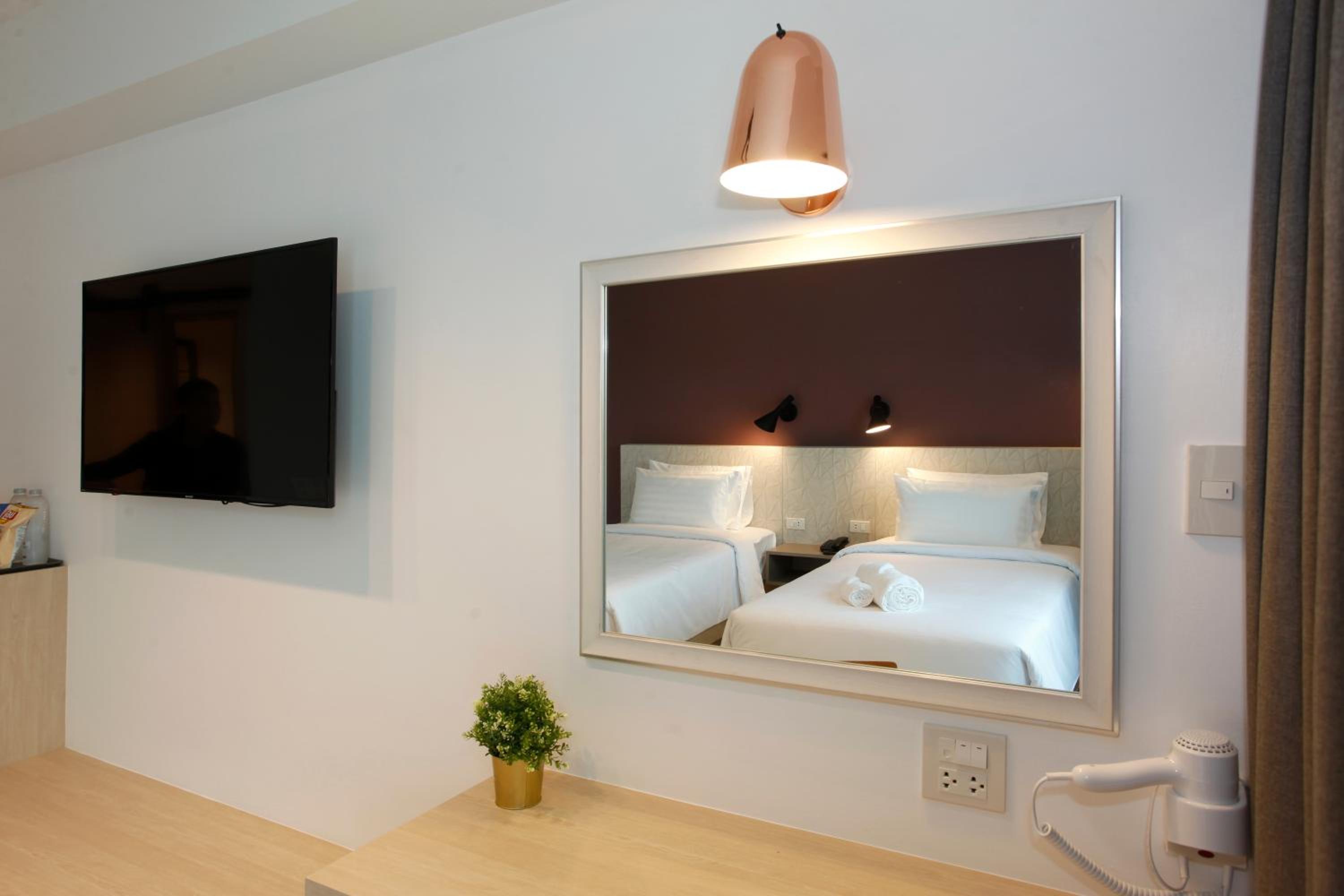 Standard Twin Room - Photo 3