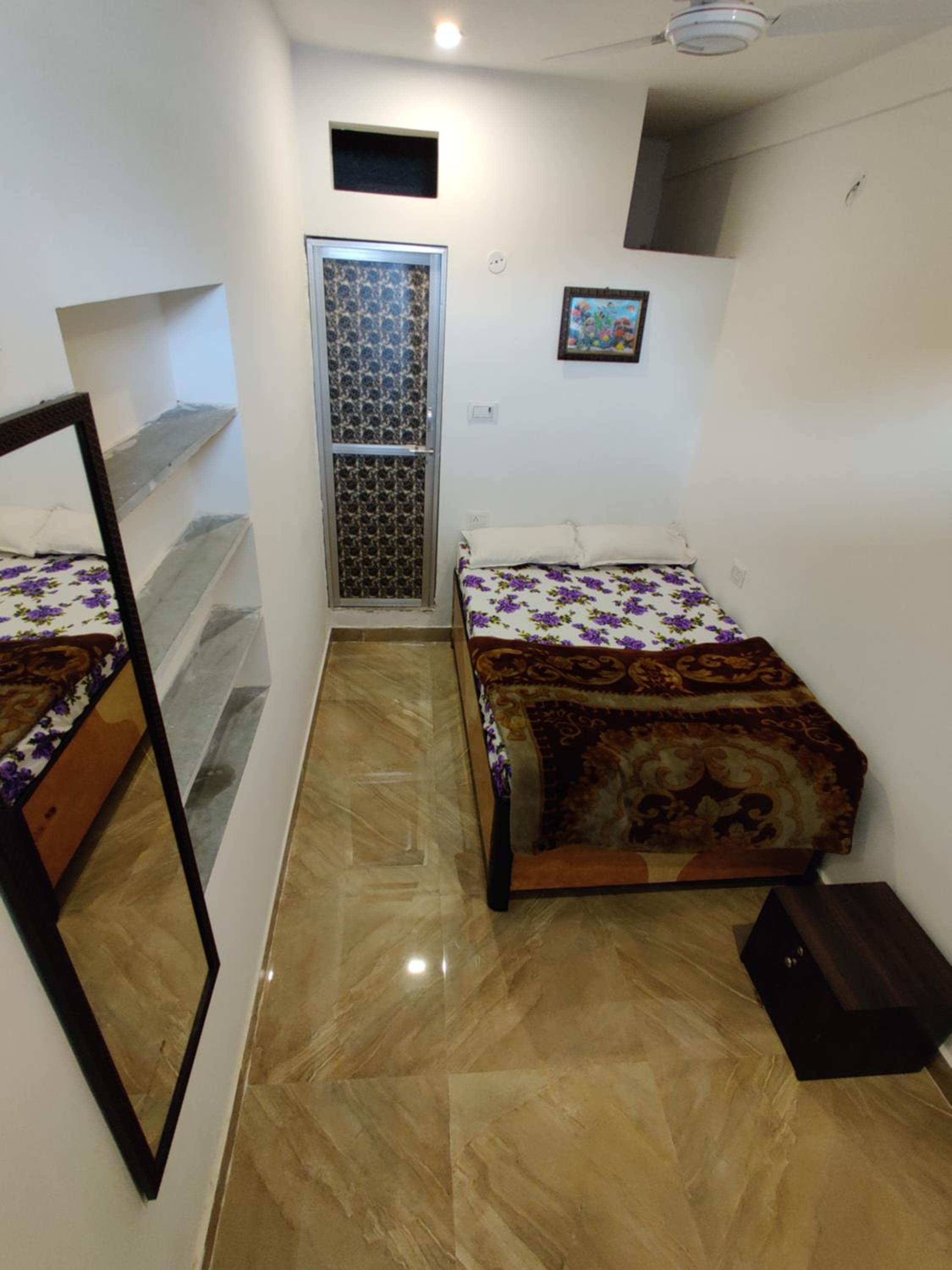 Budget Double Room photo 3
