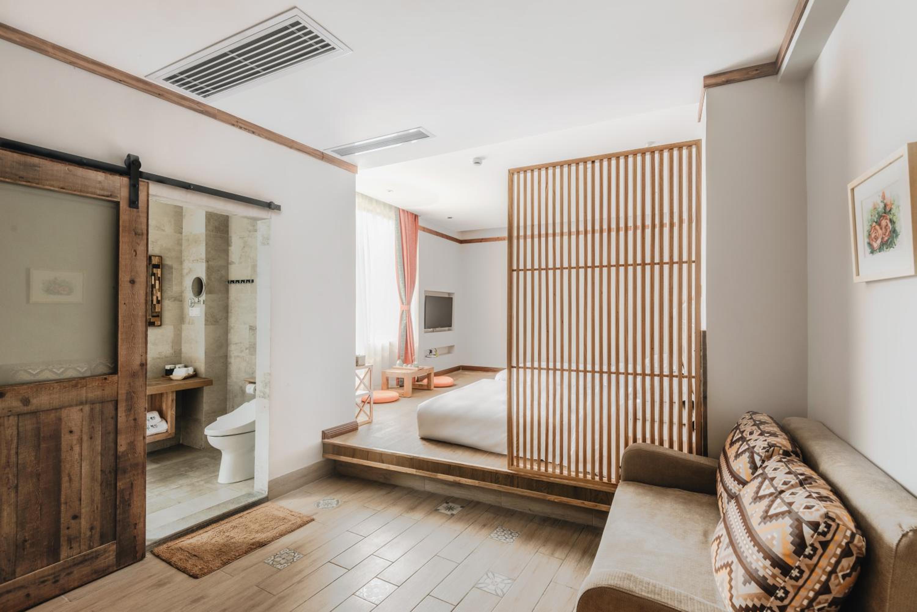 Japanese Style Twin Room with Mountain View