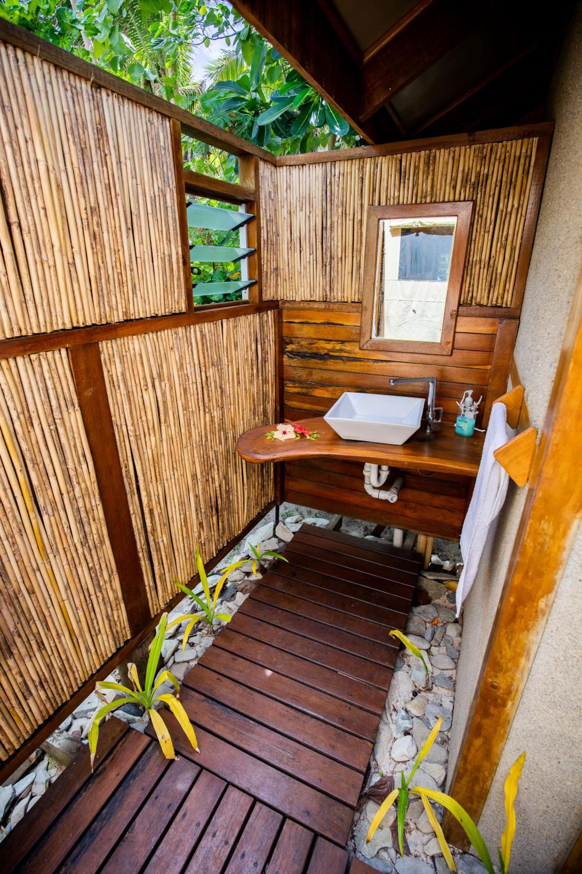Beachfront Levu (Large) Bure photo 7