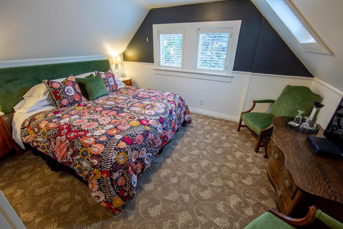 Deluxe King Room photo 2