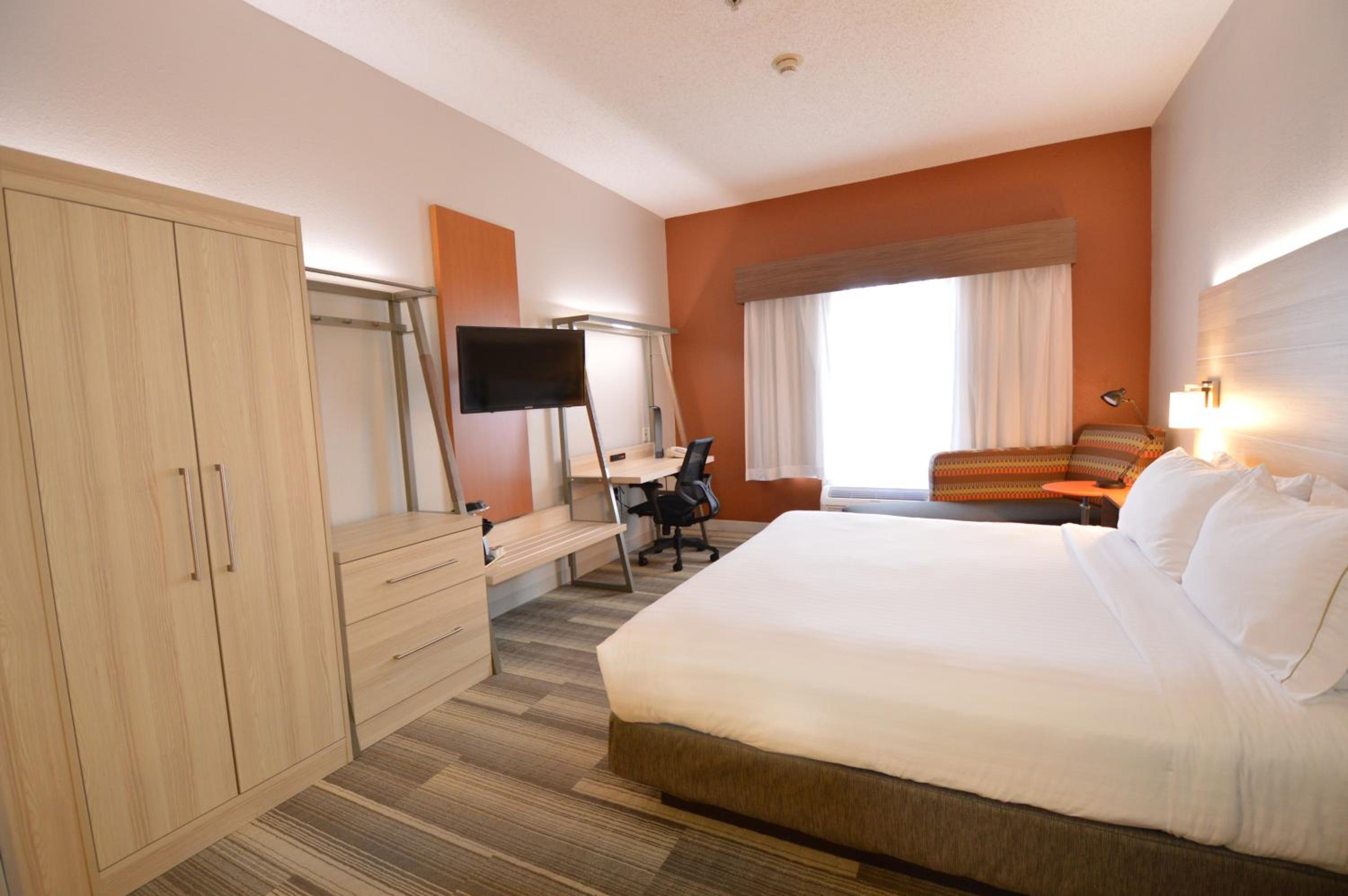 Standard King Room - Photo 2