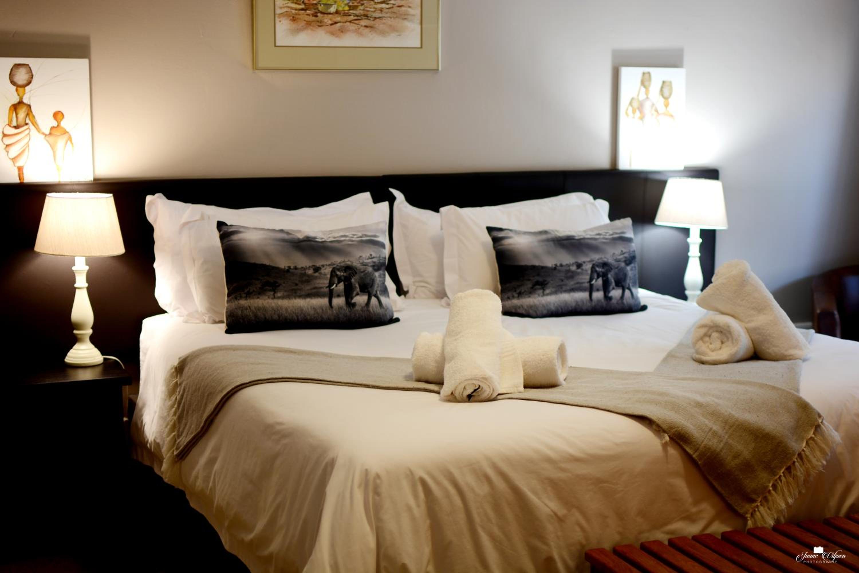 Standard Double or Twin Room - Photo 9