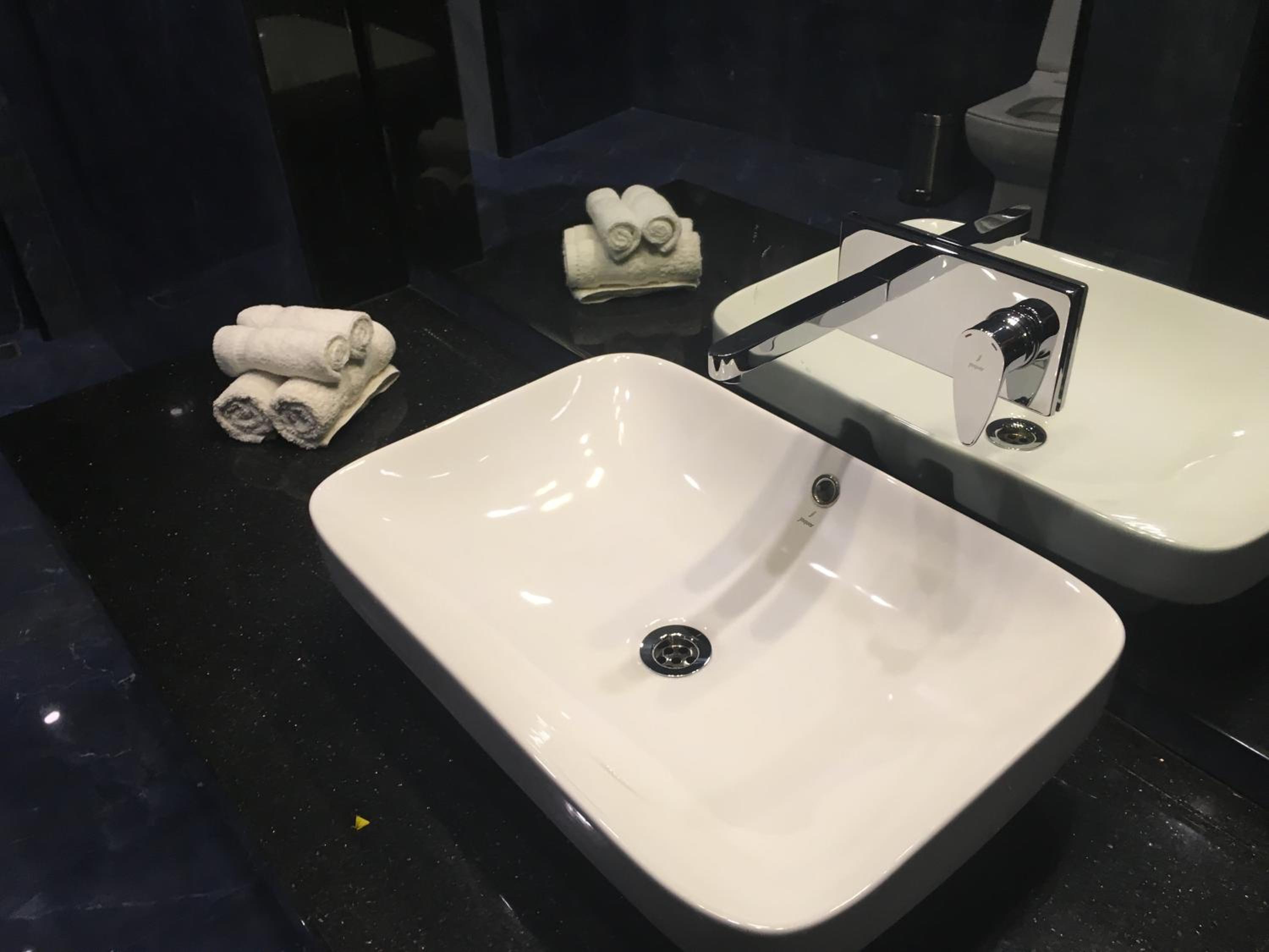 Deluxe Suite - Photo 3