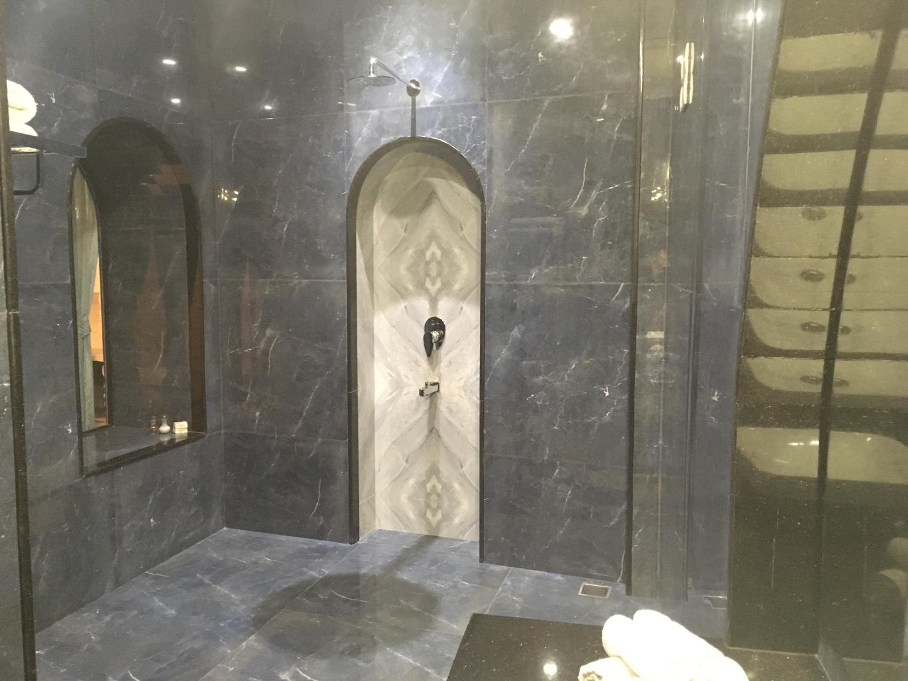 Deluxe Suite - Photo 19