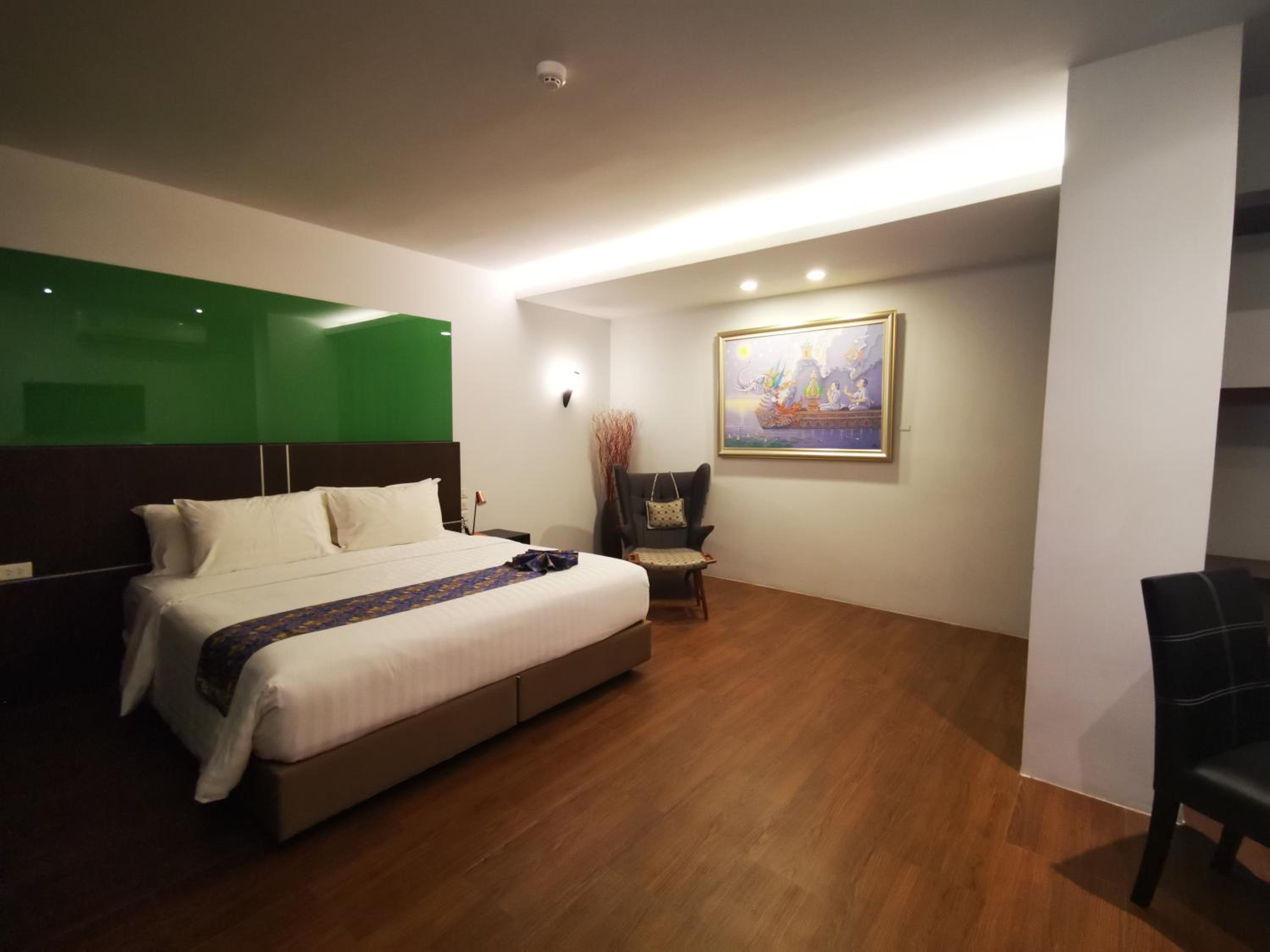 Deluxe King Room photo 3