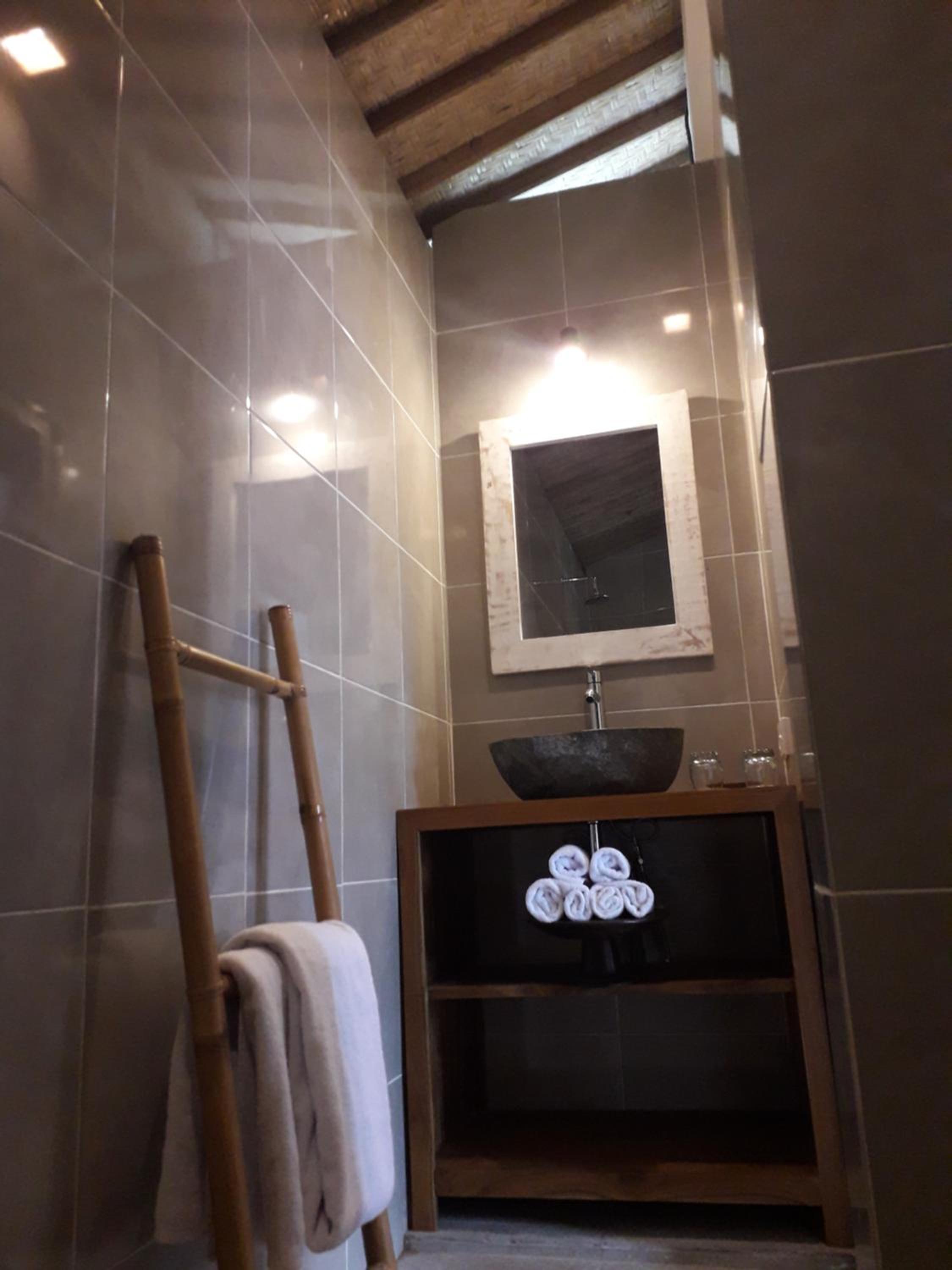 Suite with Balcony - Photo 5