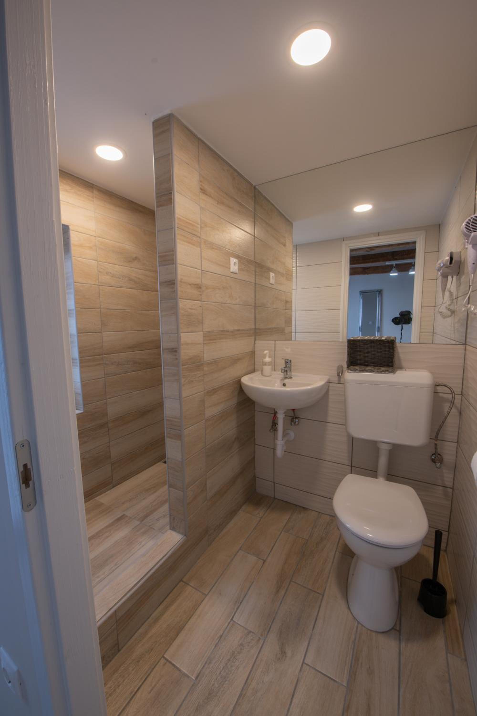 Apartment - Ground Floor - Photo 3