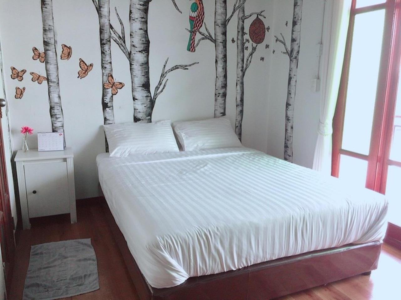 Queen Room photo 1