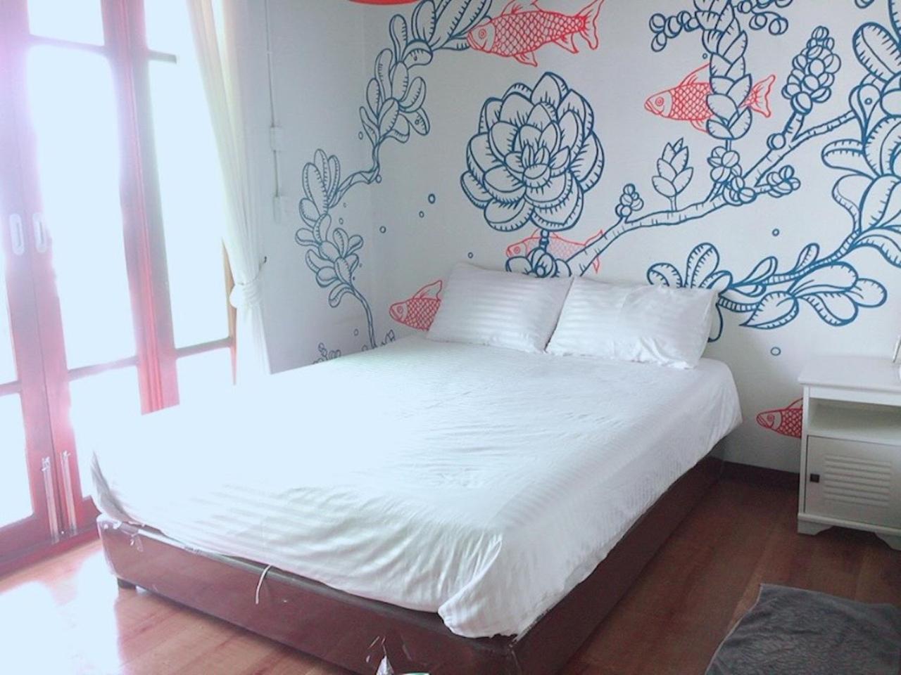 Queen Room photo 2
