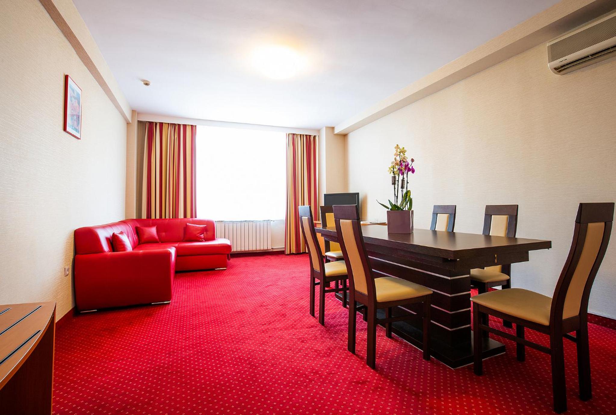 One-Bedroom Suite - Photo 1