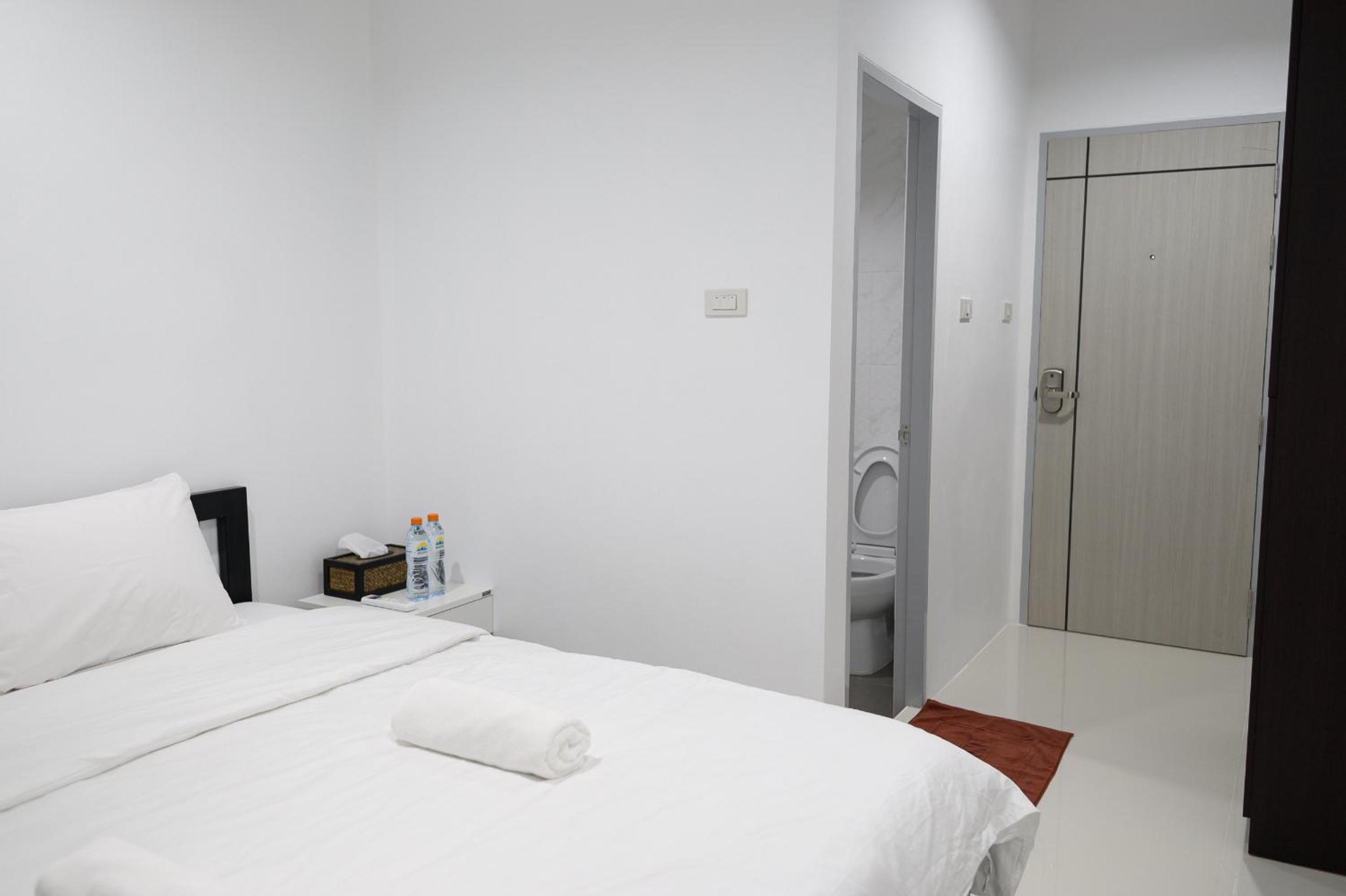 Standard Double Room - Photo 6