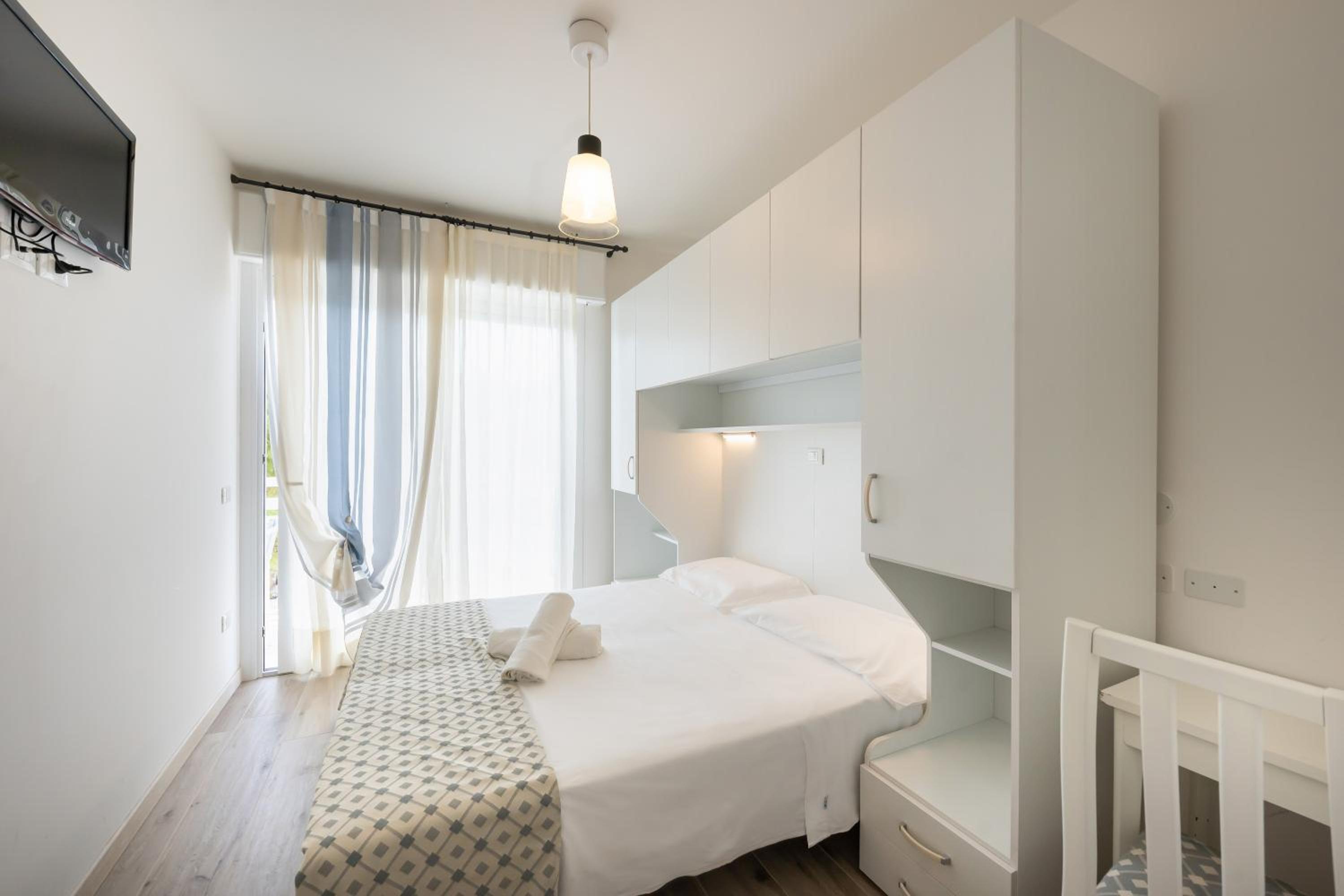Double or Twin Room with Sea View photo 2