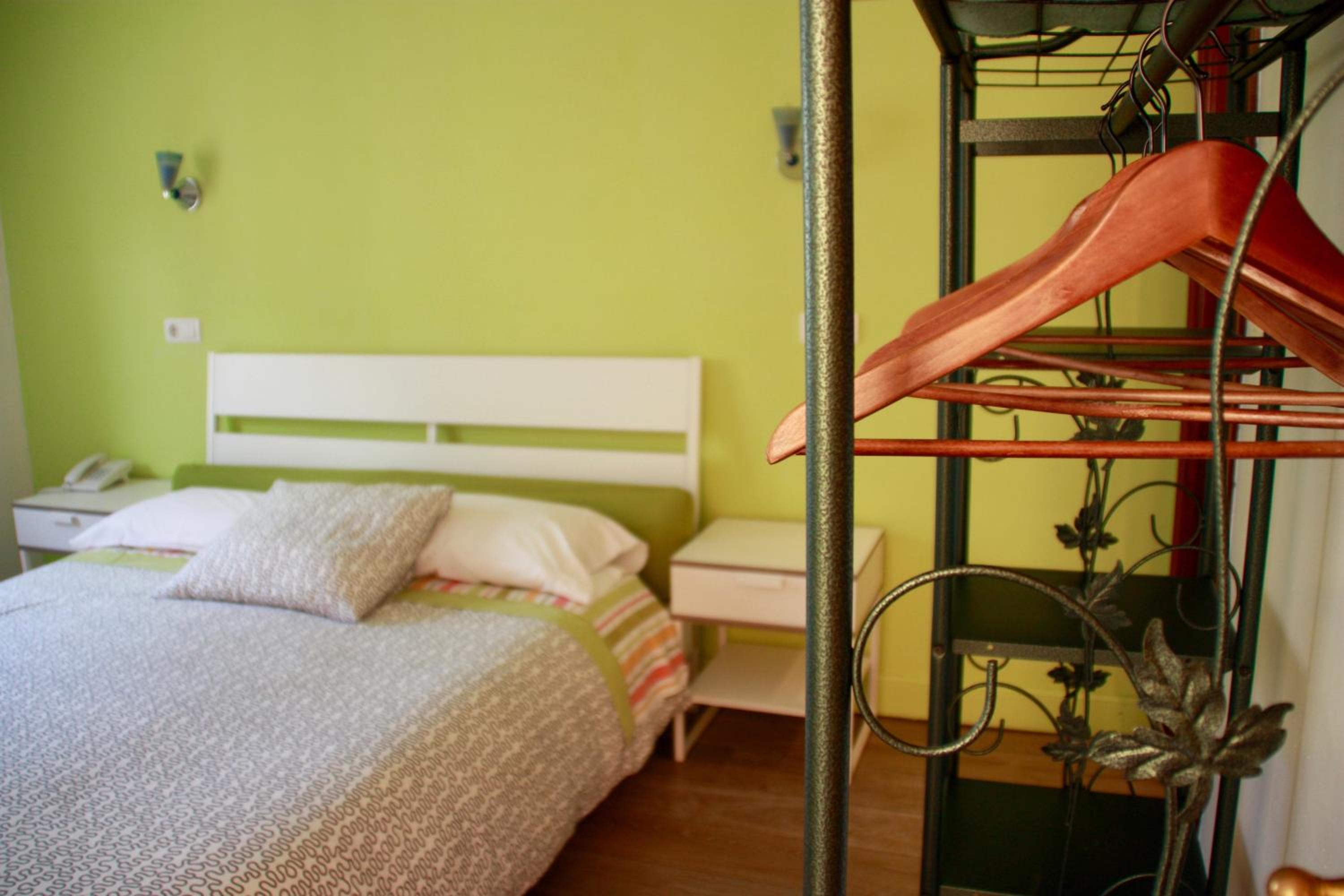 Twin Room - Photo 1