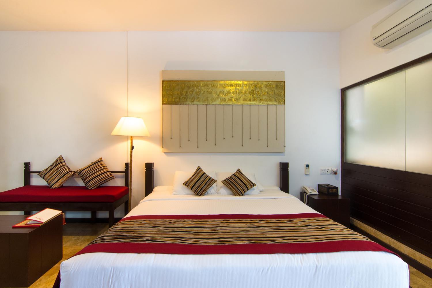 Junior Suite Mountain View with Bathtub - 10% off on Award Winning Cocktails & Selected Wines, Steam Room & Sauna Access