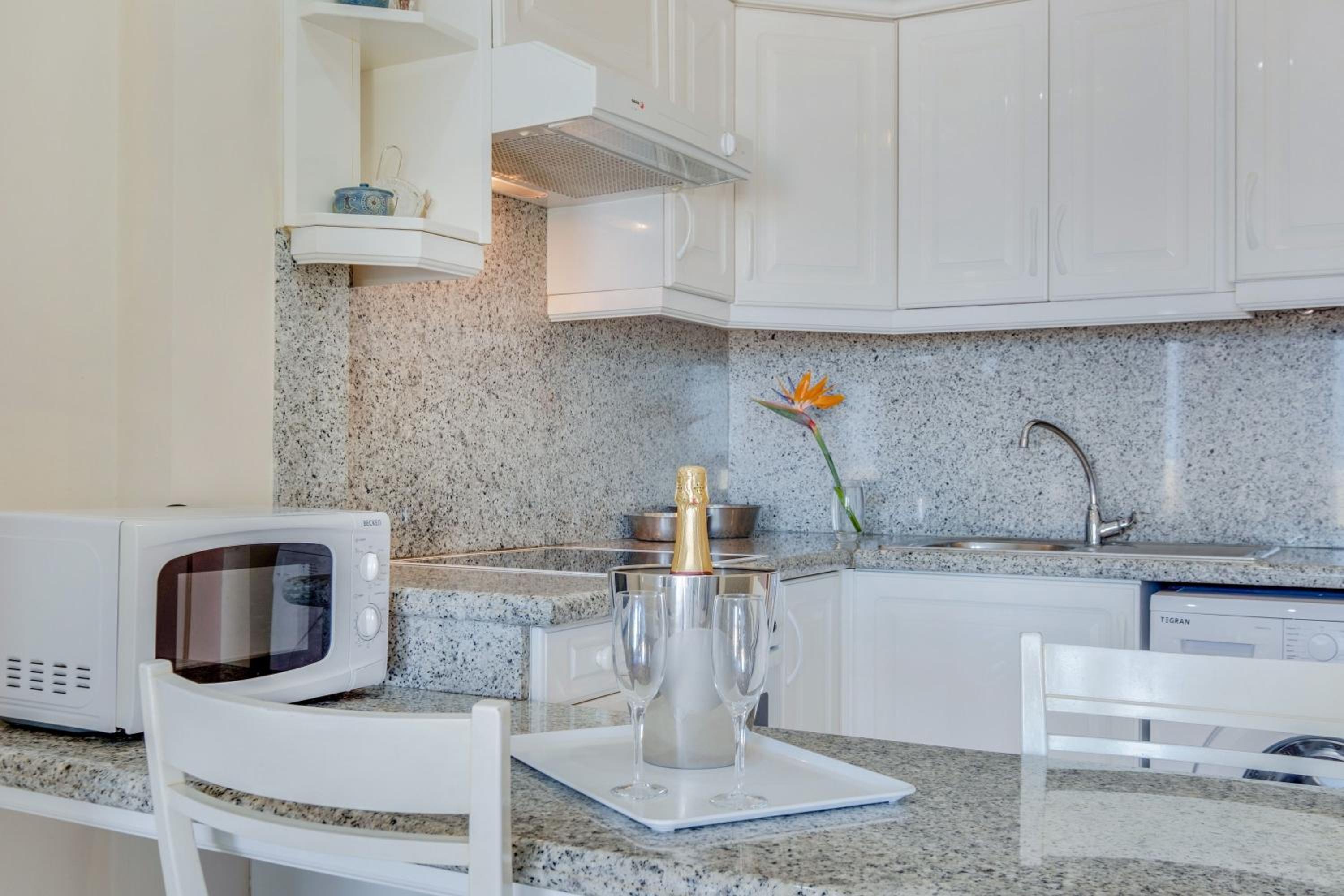 Superior One-Bedroom Apartment with Balcony - Photo 9