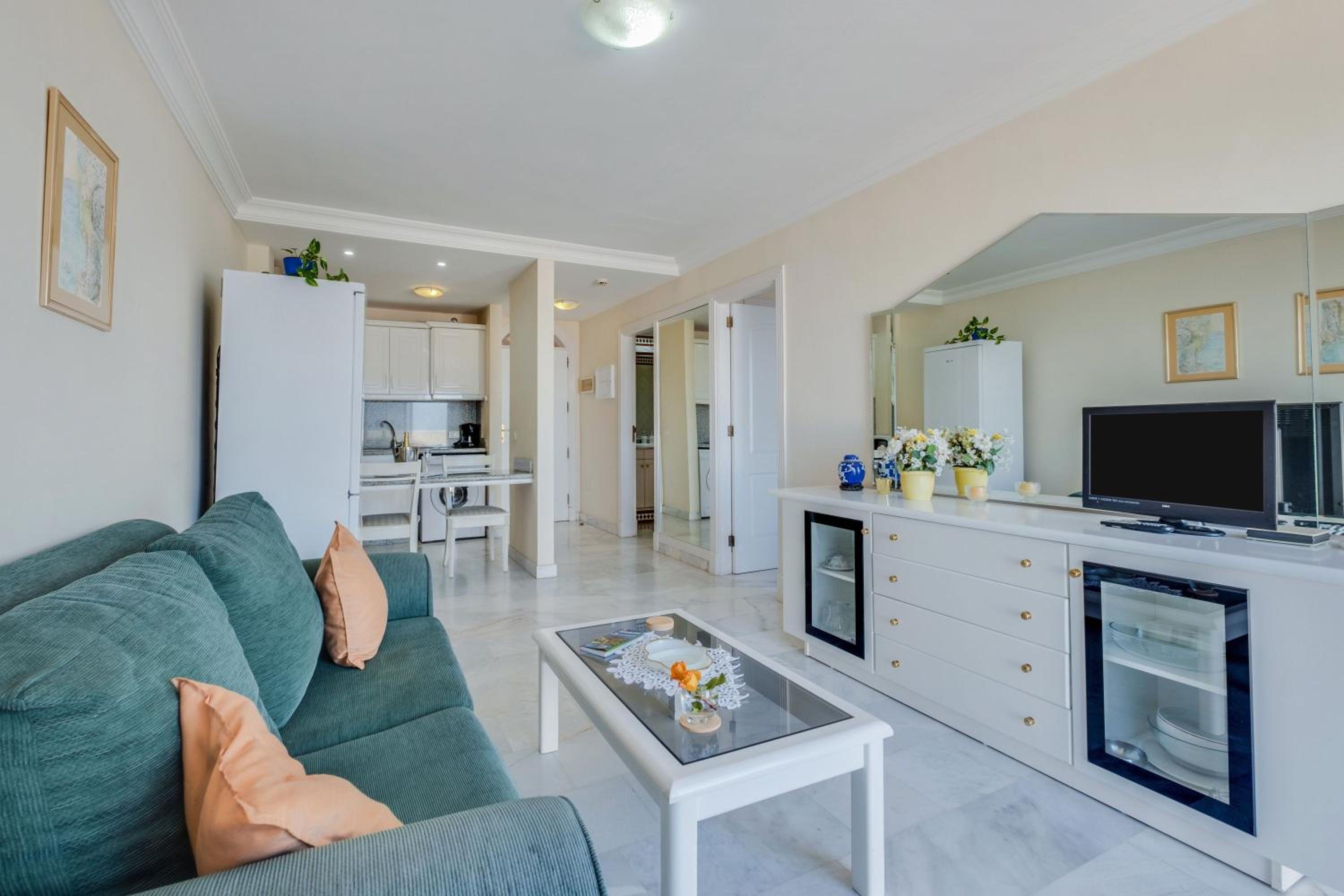 Superior One-Bedroom Apartment with Balcony - Photo 5