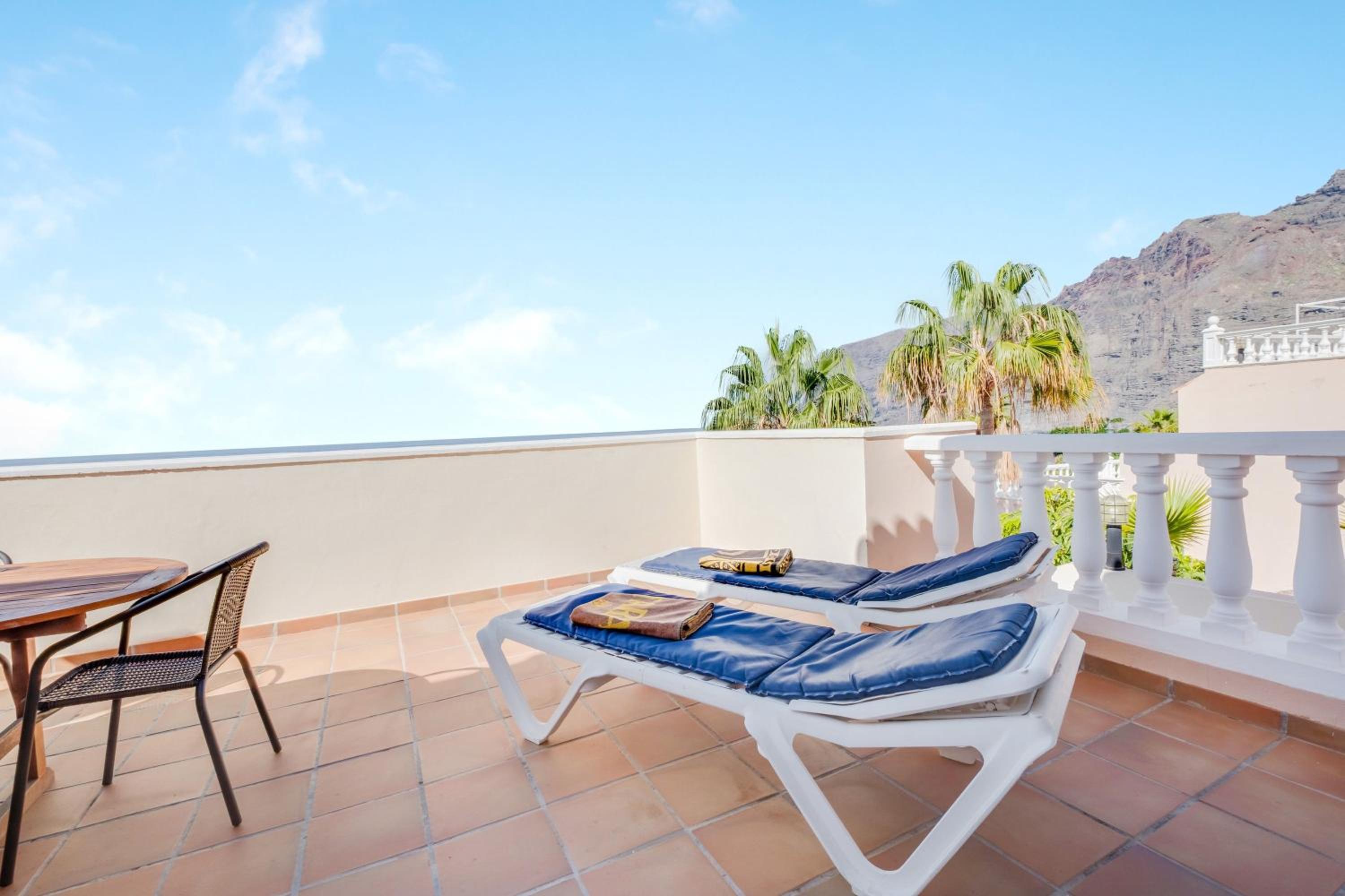 Superior One-Bedroom Apartment with Balcony - Photo 2
