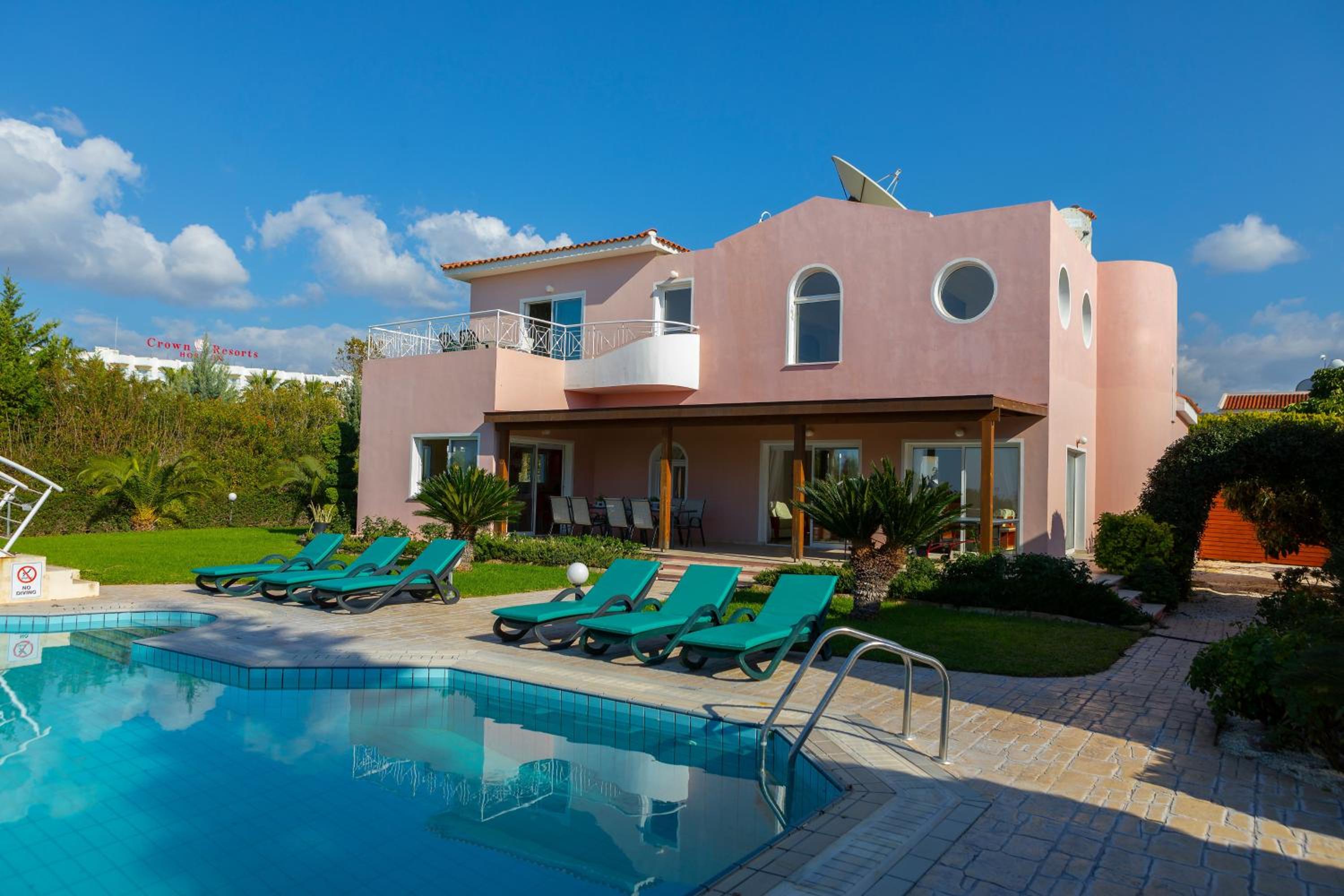 Villa with Private Pool photo 2