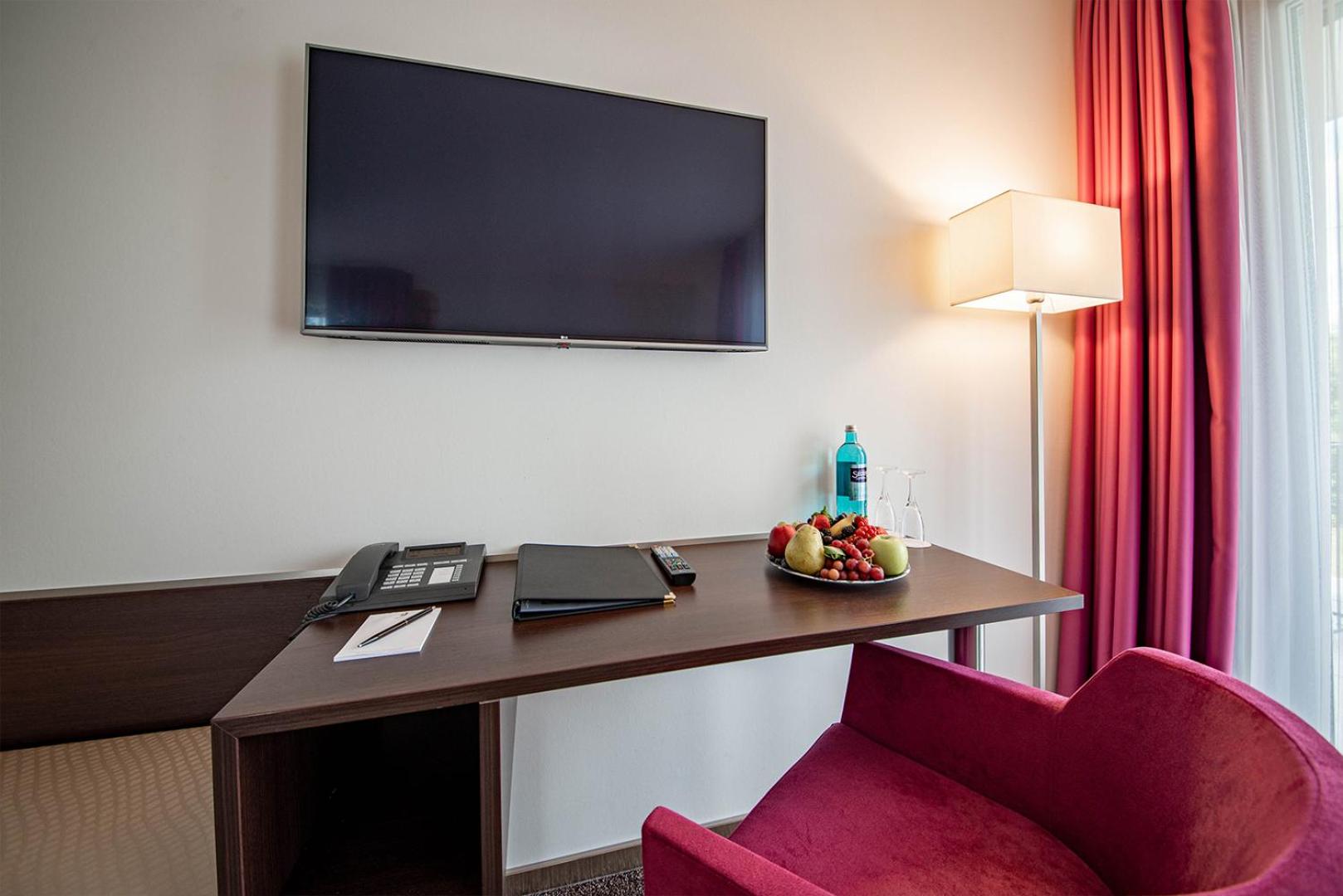 Junior Suite with Balcony - Photo 3