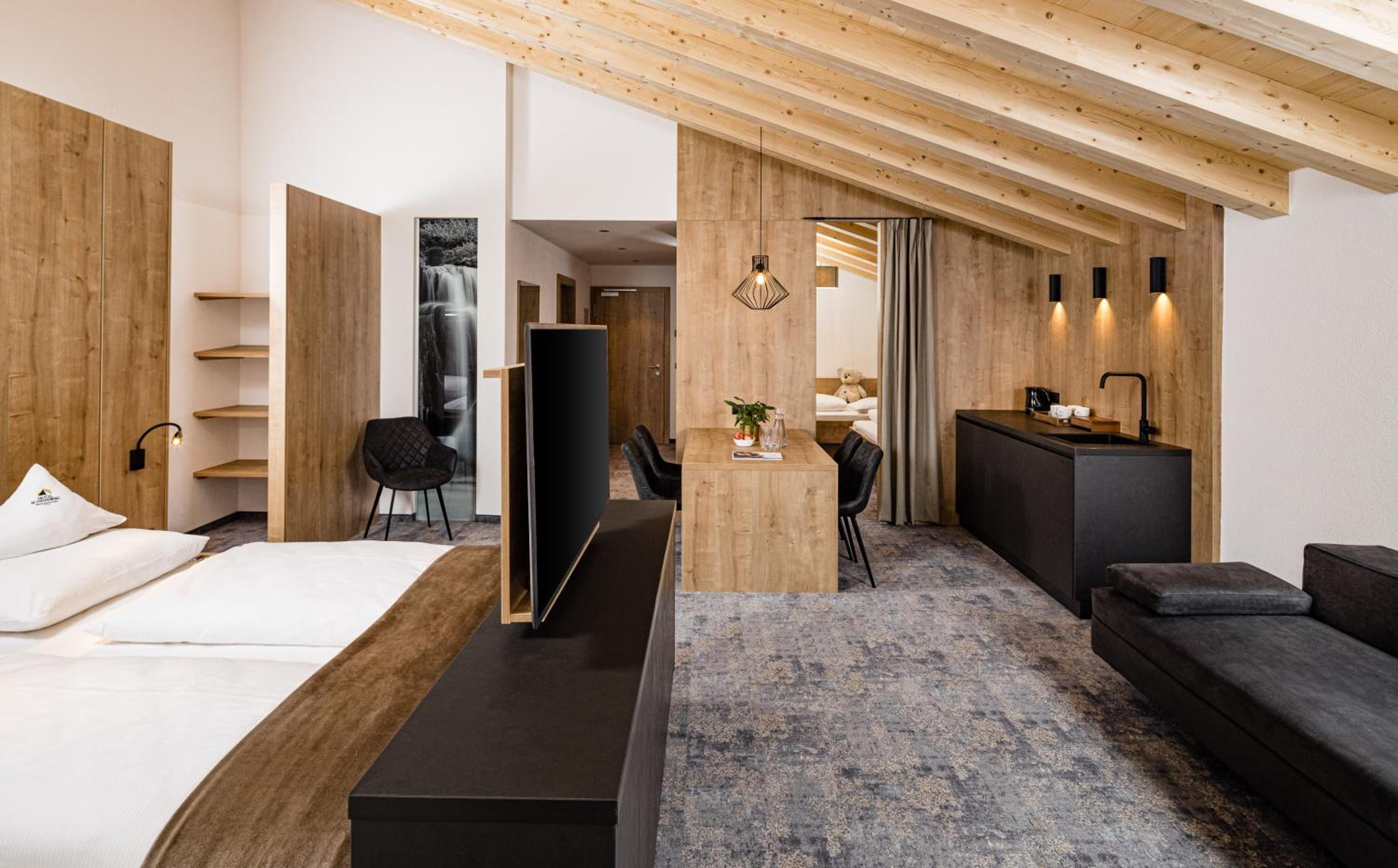 Deluxe Family Suite