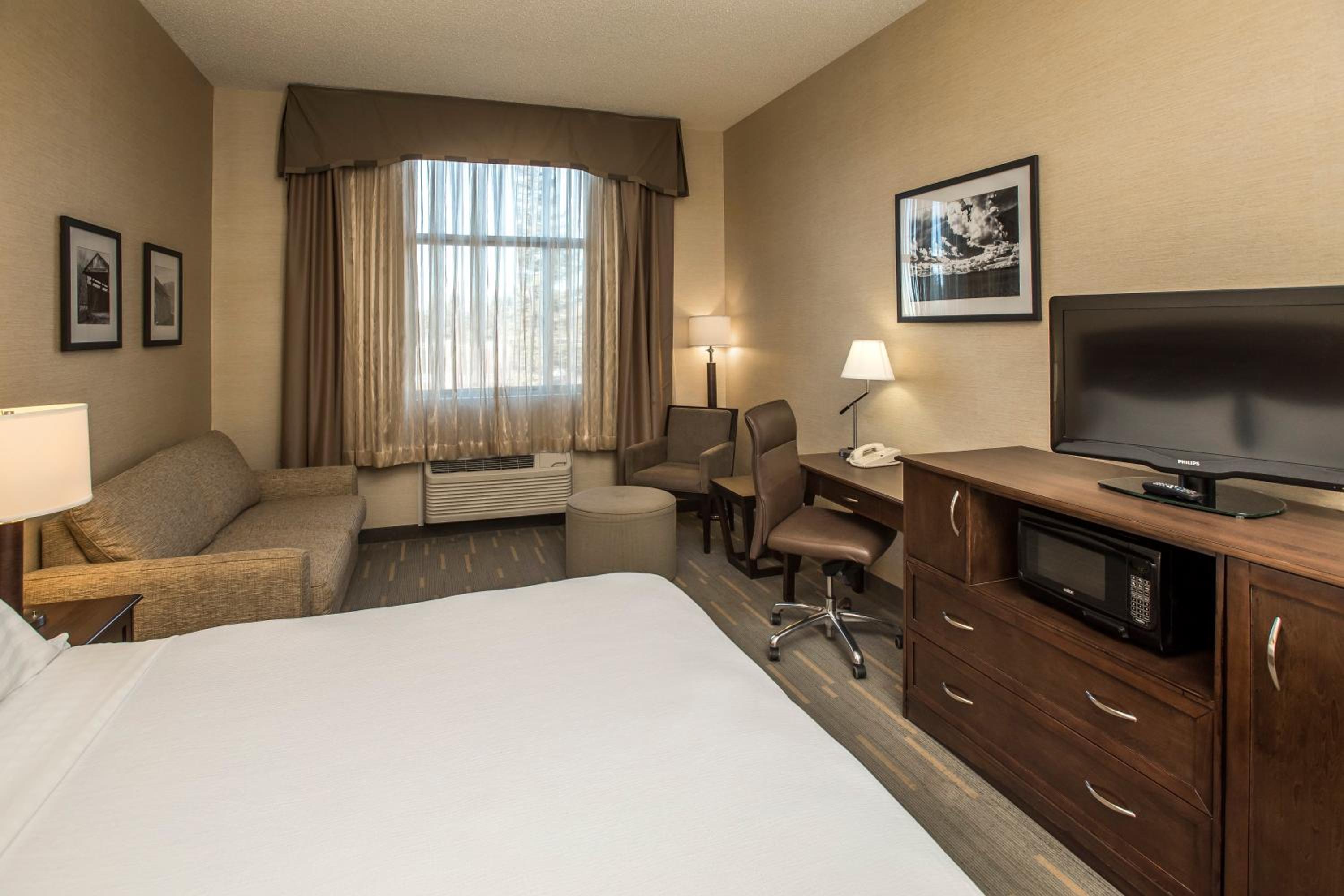 Standard King Room - Photo 8