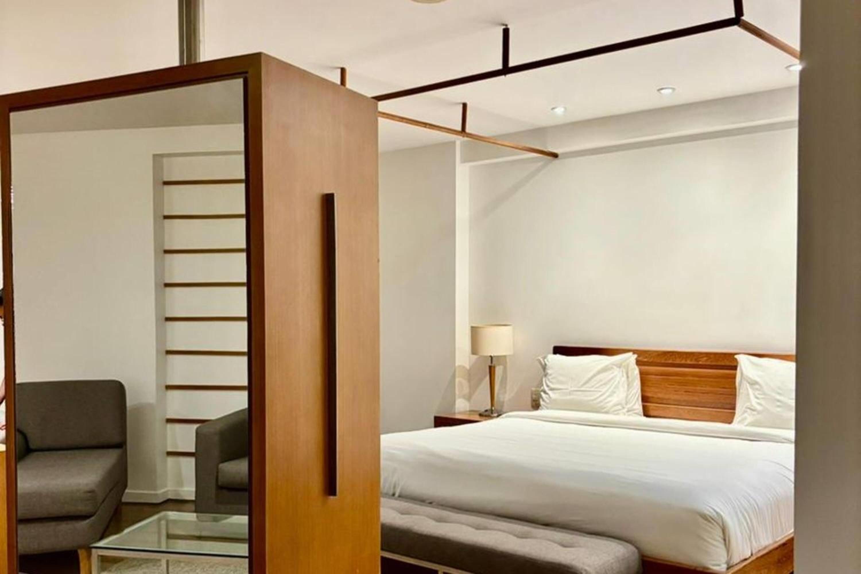 King Suite with Oceanfront View - Non-Smoking