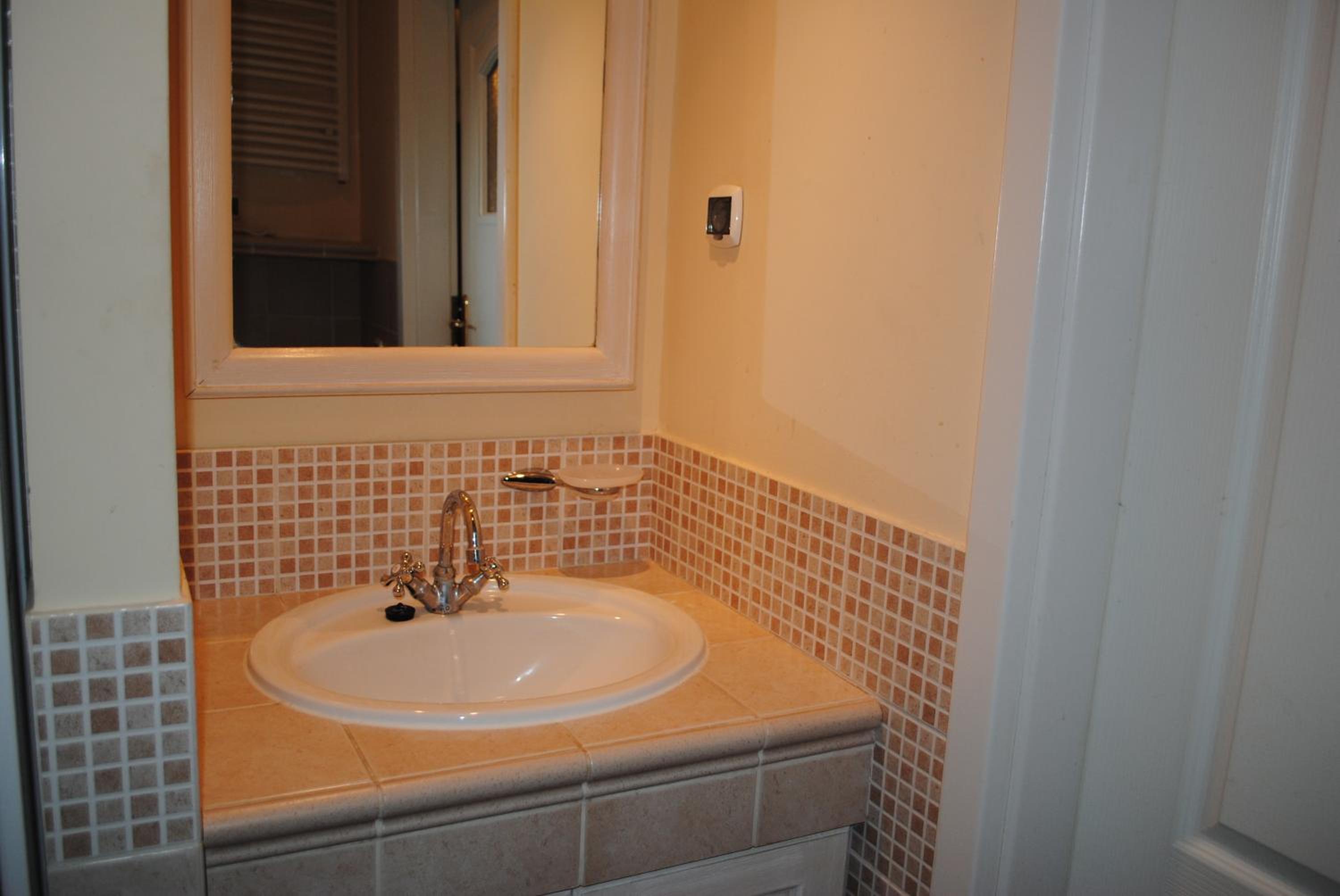 Apartment with Balcony - Photo 20