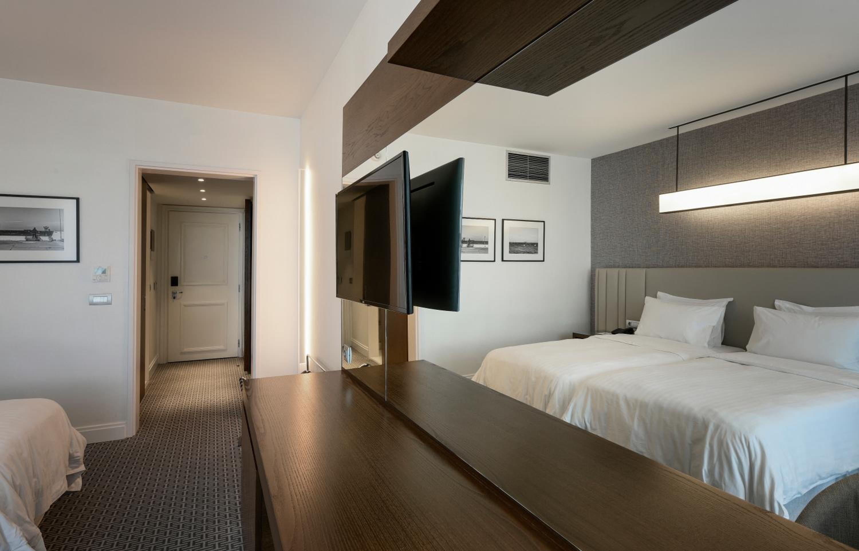Premium Room with City View - Photo 3