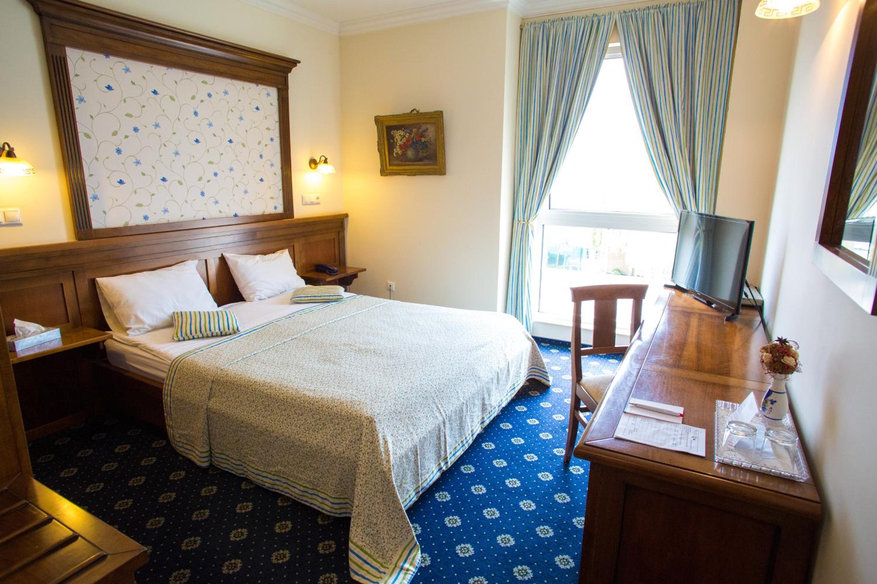 Single Room with Bathroom photo 2