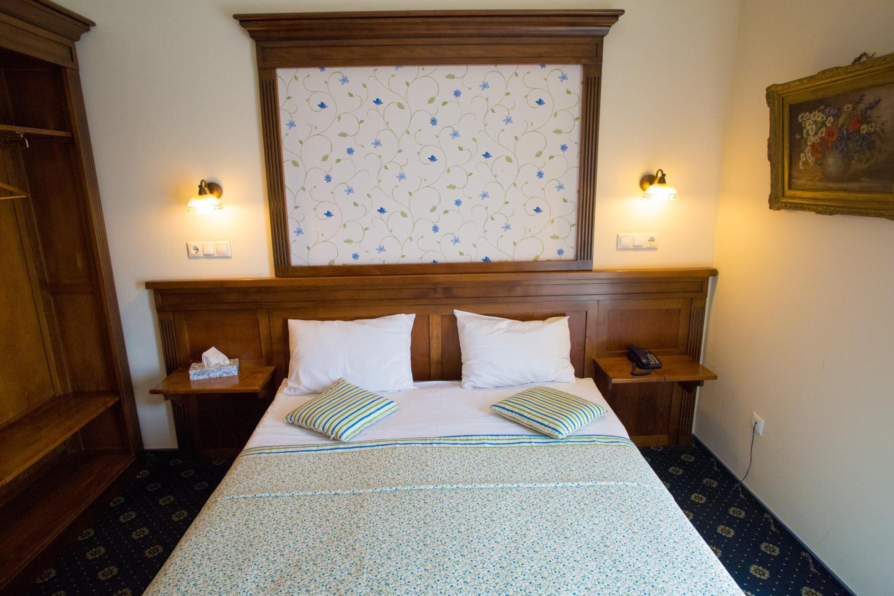 Single Room with Bathroom photo 1