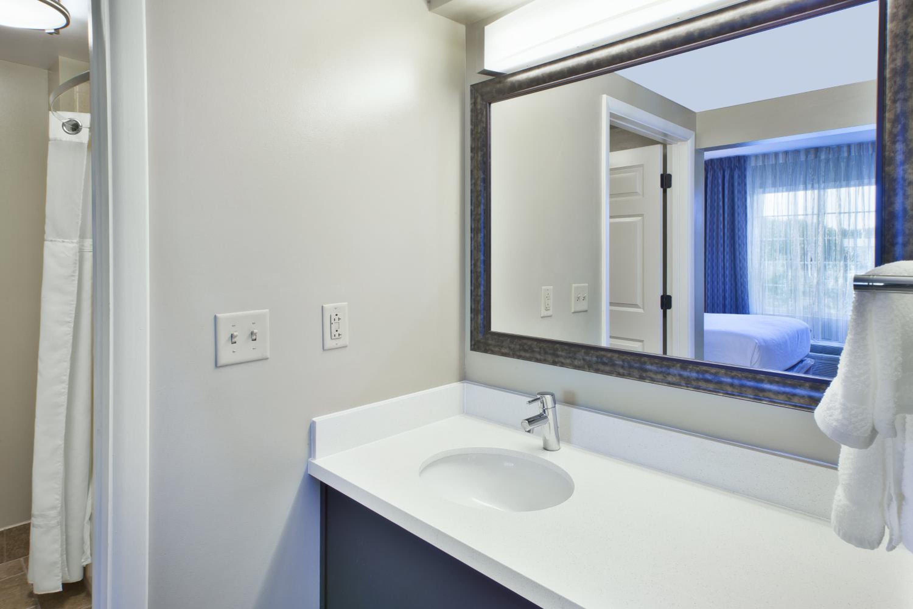 One-Bedroom Double Suite - Non-Smoking - Photo 4