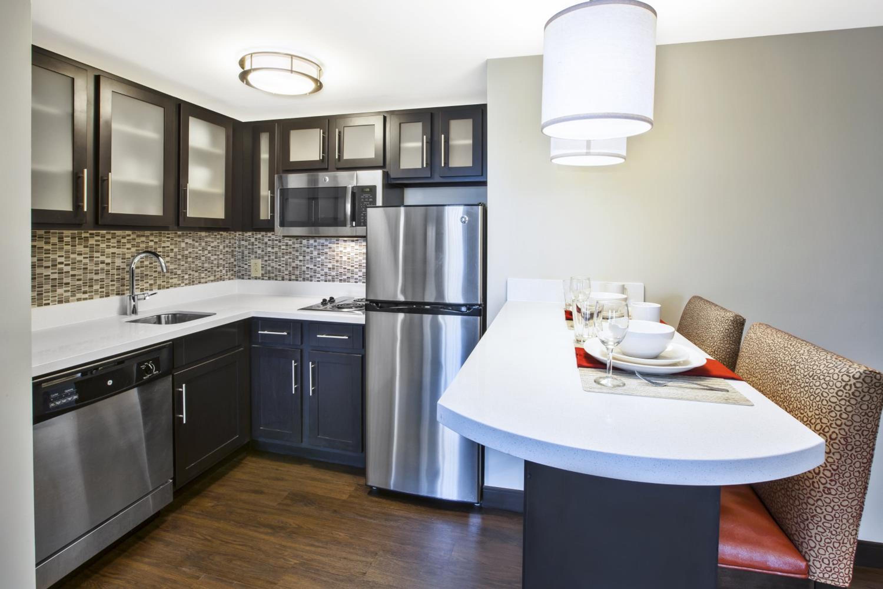 One-Bedroom Double Suite - Non-Smoking - Photo 3