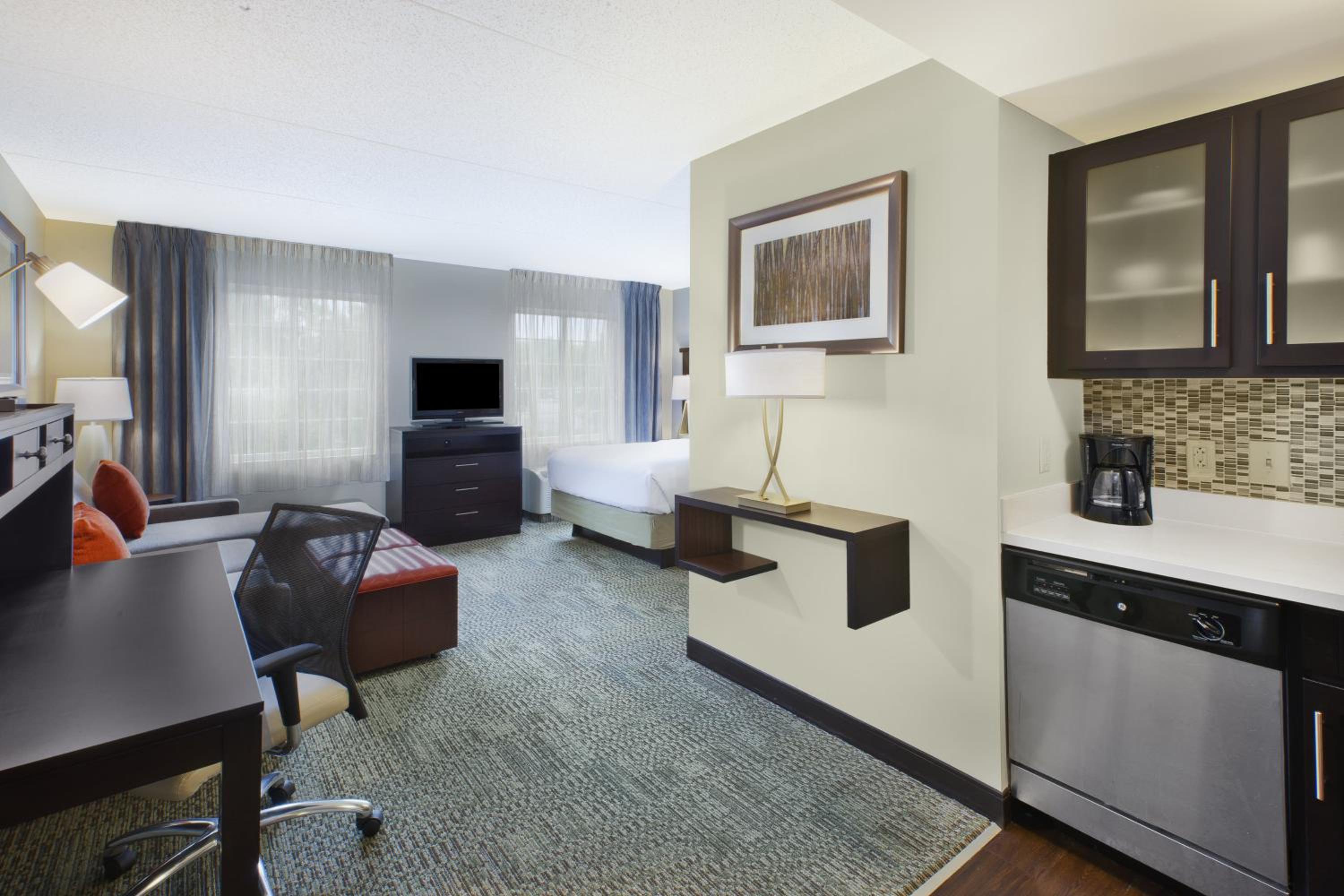 Studio Suite - Photo 1