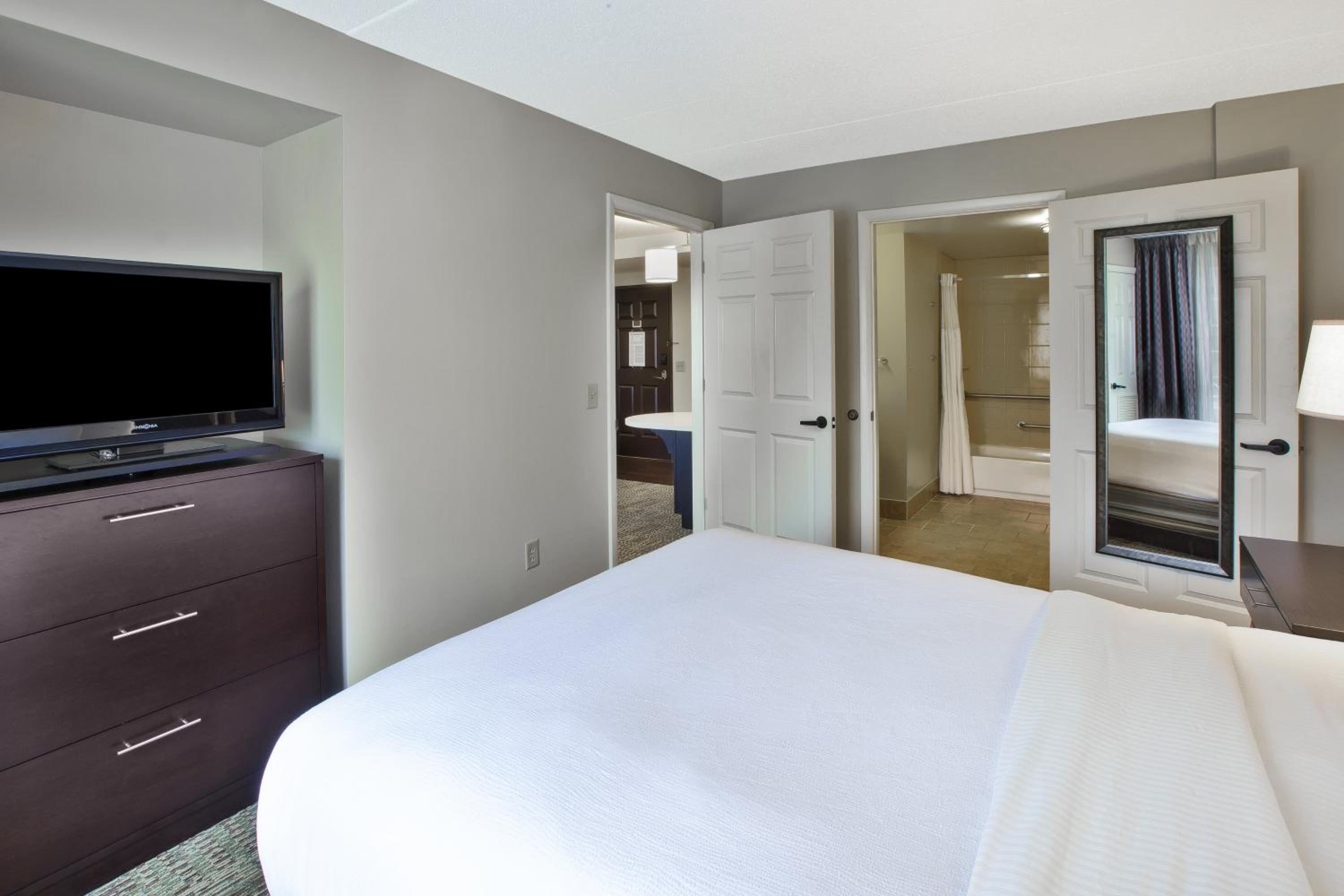 One-Bedroom Suite with Sofa Bed - Photo 5