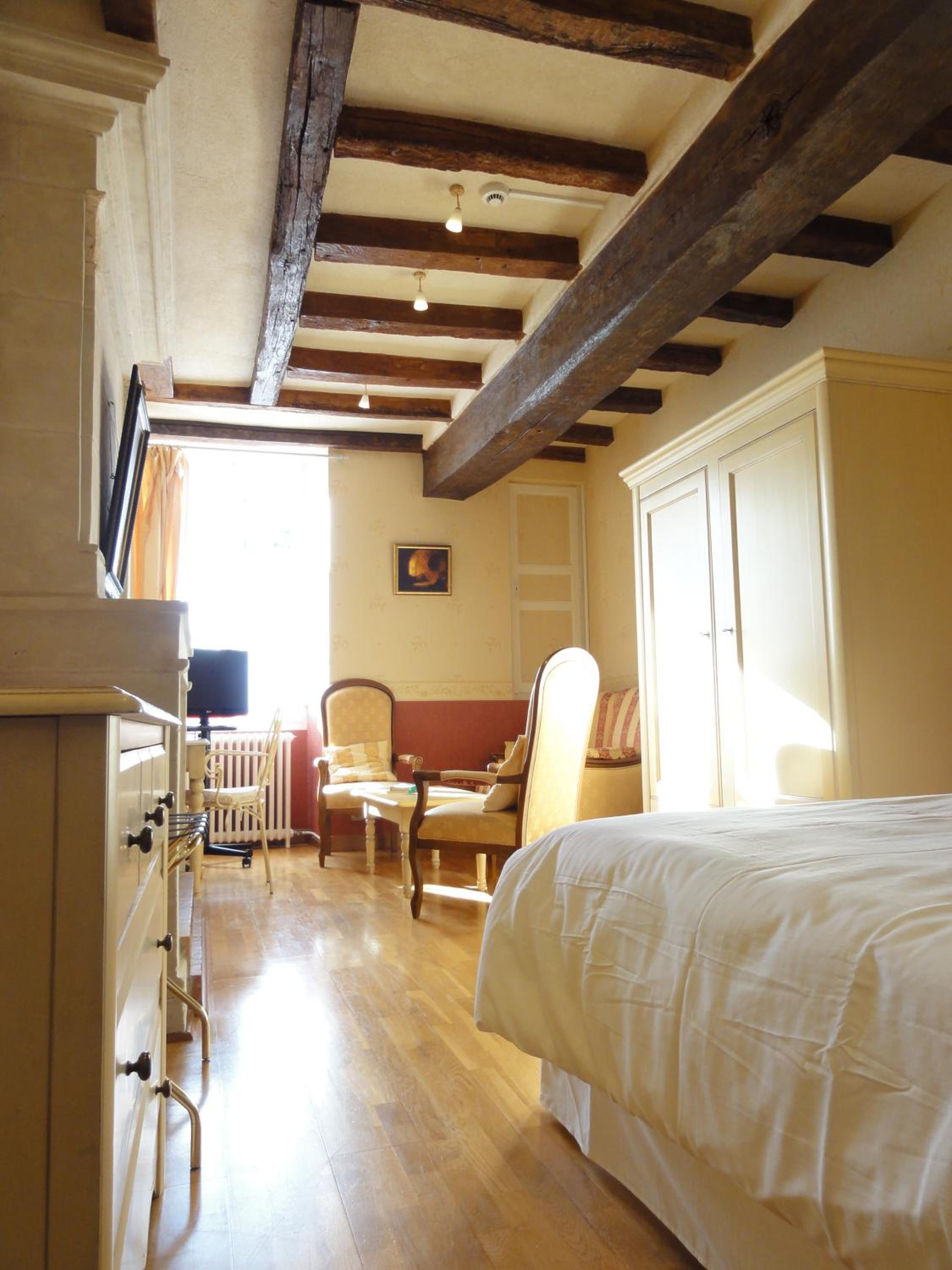 Suite - Photo 3